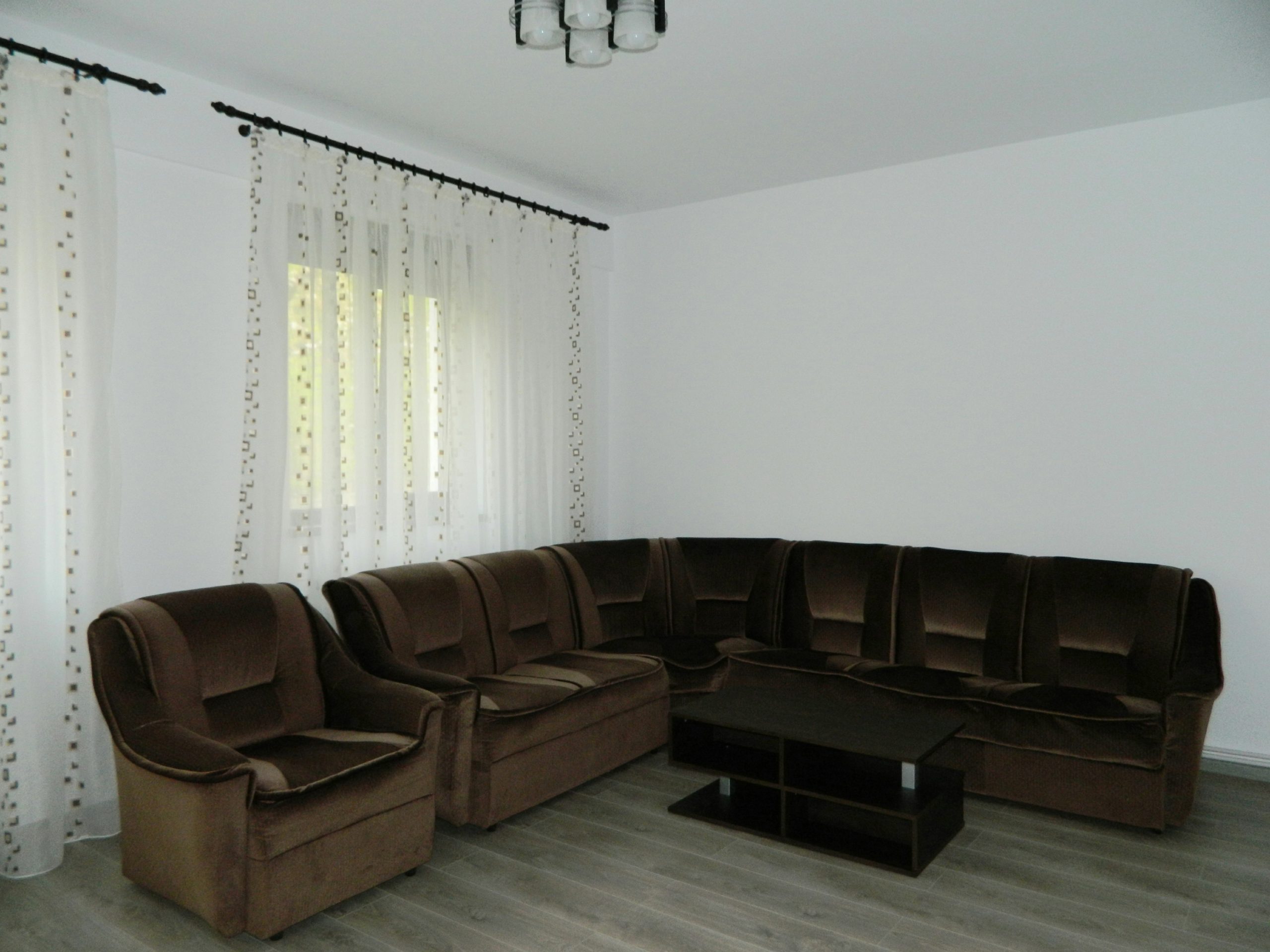 Închiriez apartament bloc nou finisaje de lux