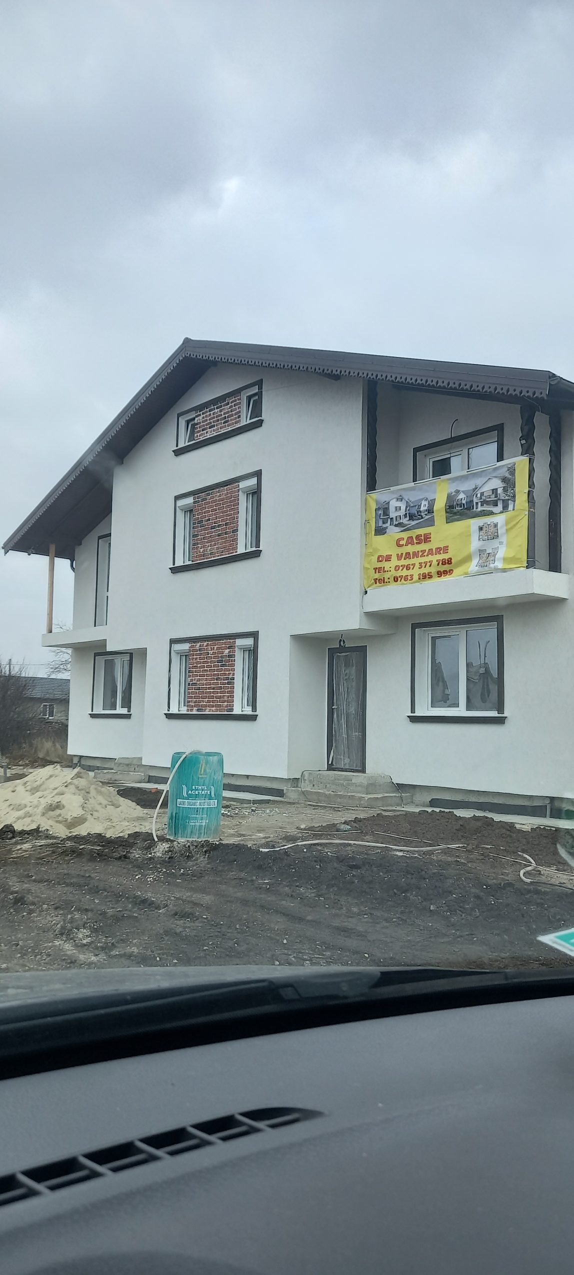 Vând casa în comuna Berceni Ilfov