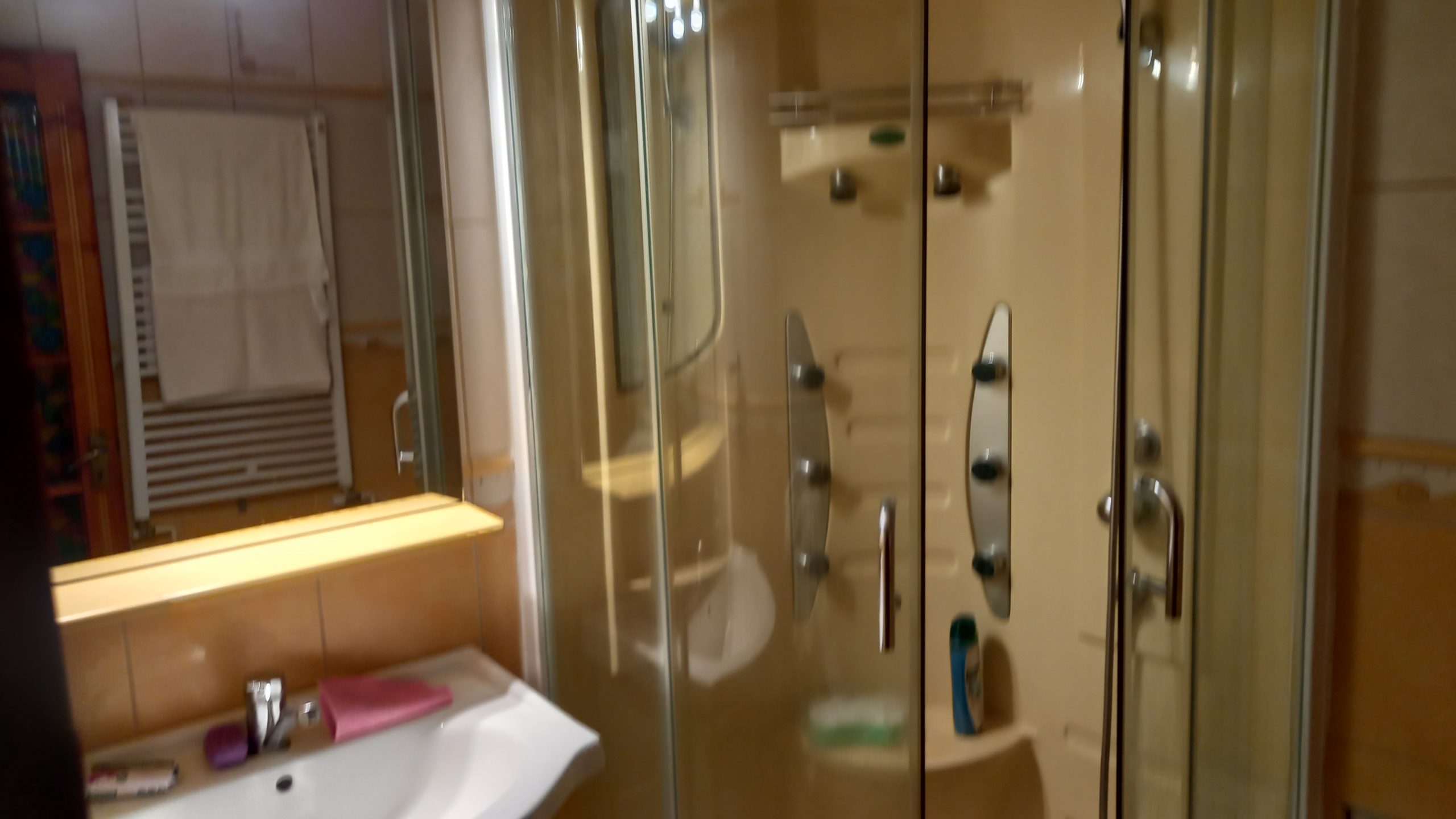 Apartament 3 cam,in Regim hotelier in Centru Targu jiu,vizavi de Piata Mare
