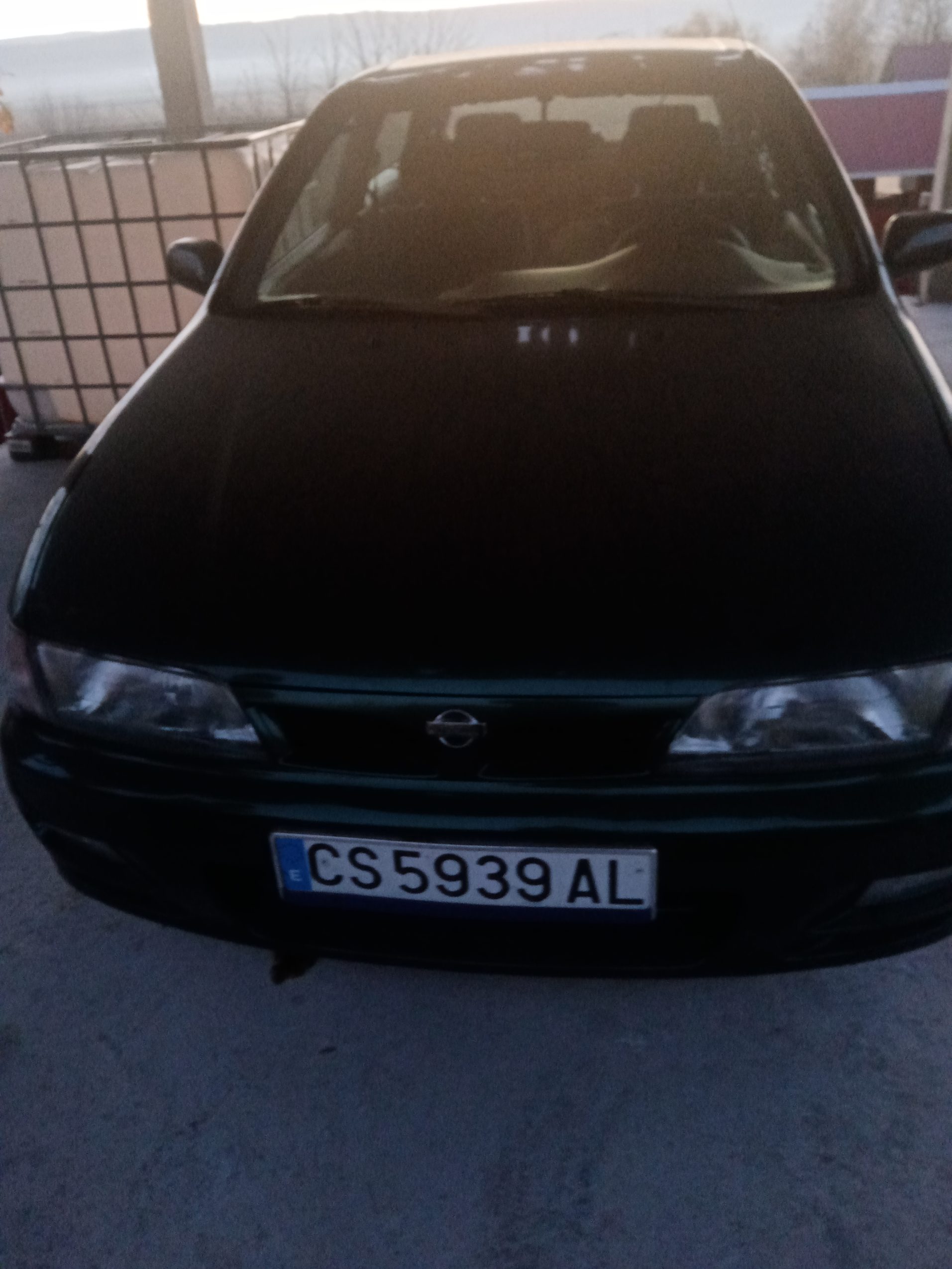 Nissan almera 1997 benzina