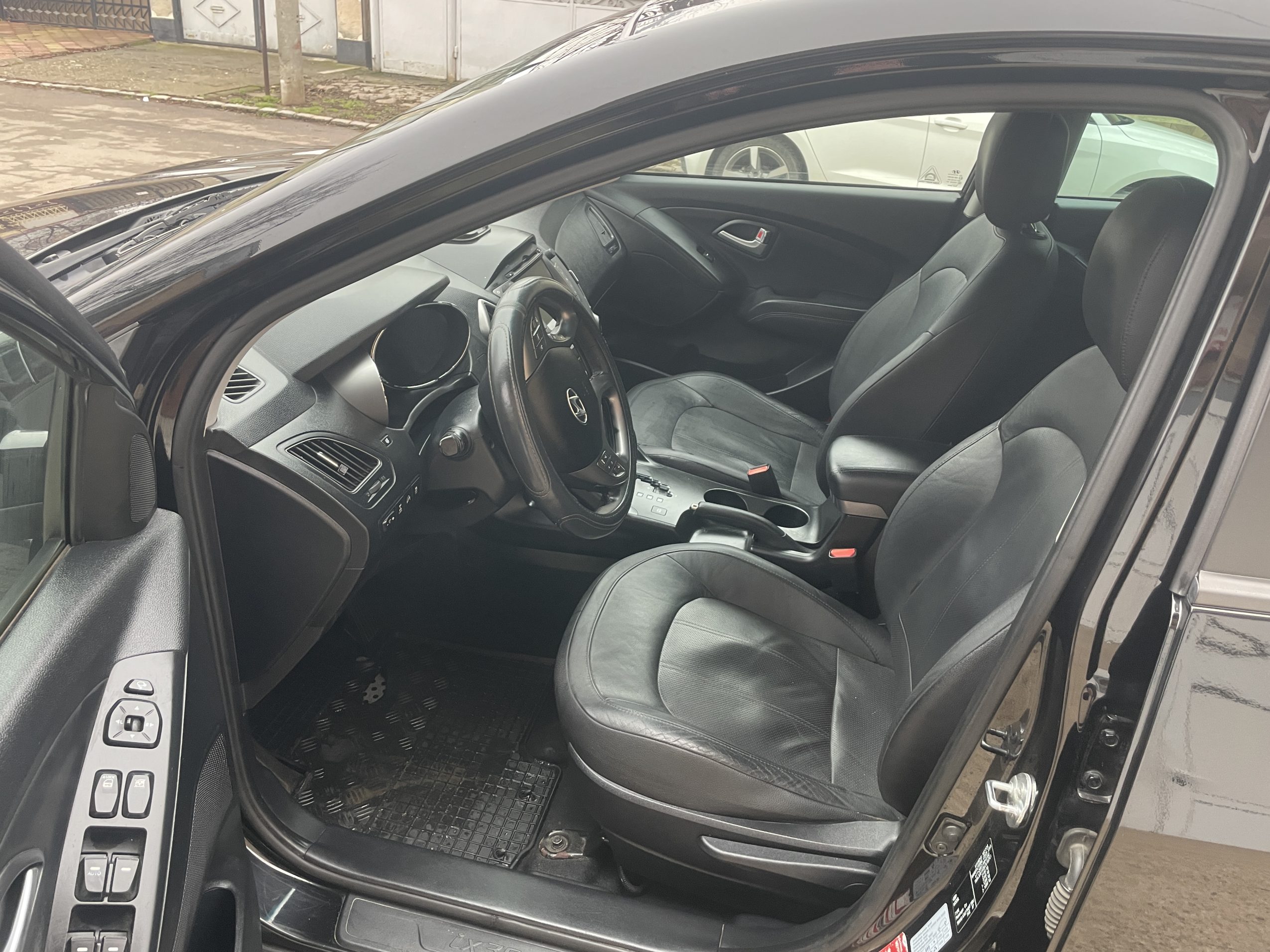 VAND HYUNDAI IX 35 2.0 crdi 4WD 6AT luxury trapa panoramic