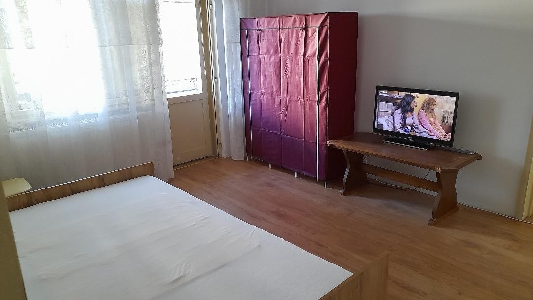 Apartament,garsoniera,o camera,de inchiriat,ieftin dar cu conditii,doar unei femei singure,Constanta