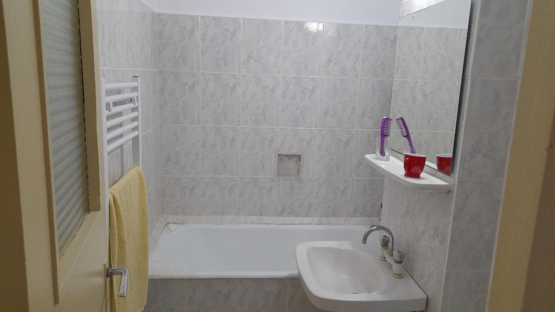 Apartament,garsoniera,o camera,de inchiriat,ieftin dar cu conditii,doar unei femei singure,Constanta