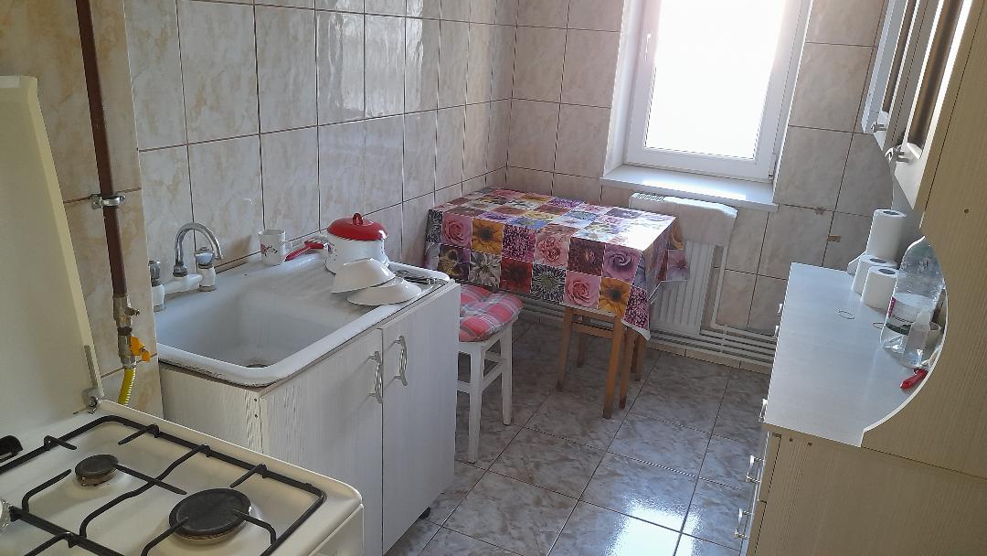 Apartament,garsoniera,o camera,de inchiriat,ieftin dar cu conditii,doar unei femei singure,Constanta