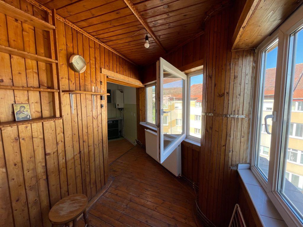 Apartament 2 camere decomandate, cu pod si pivnita