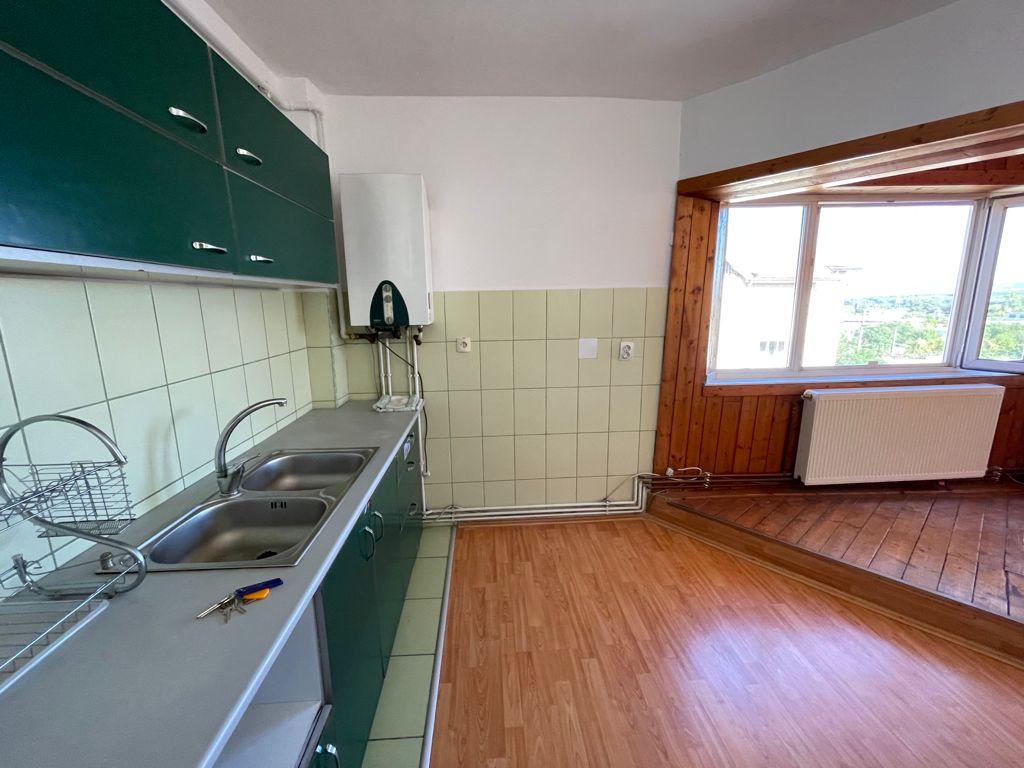 Apartament 2 camere decomandate, cu pod si pivnita