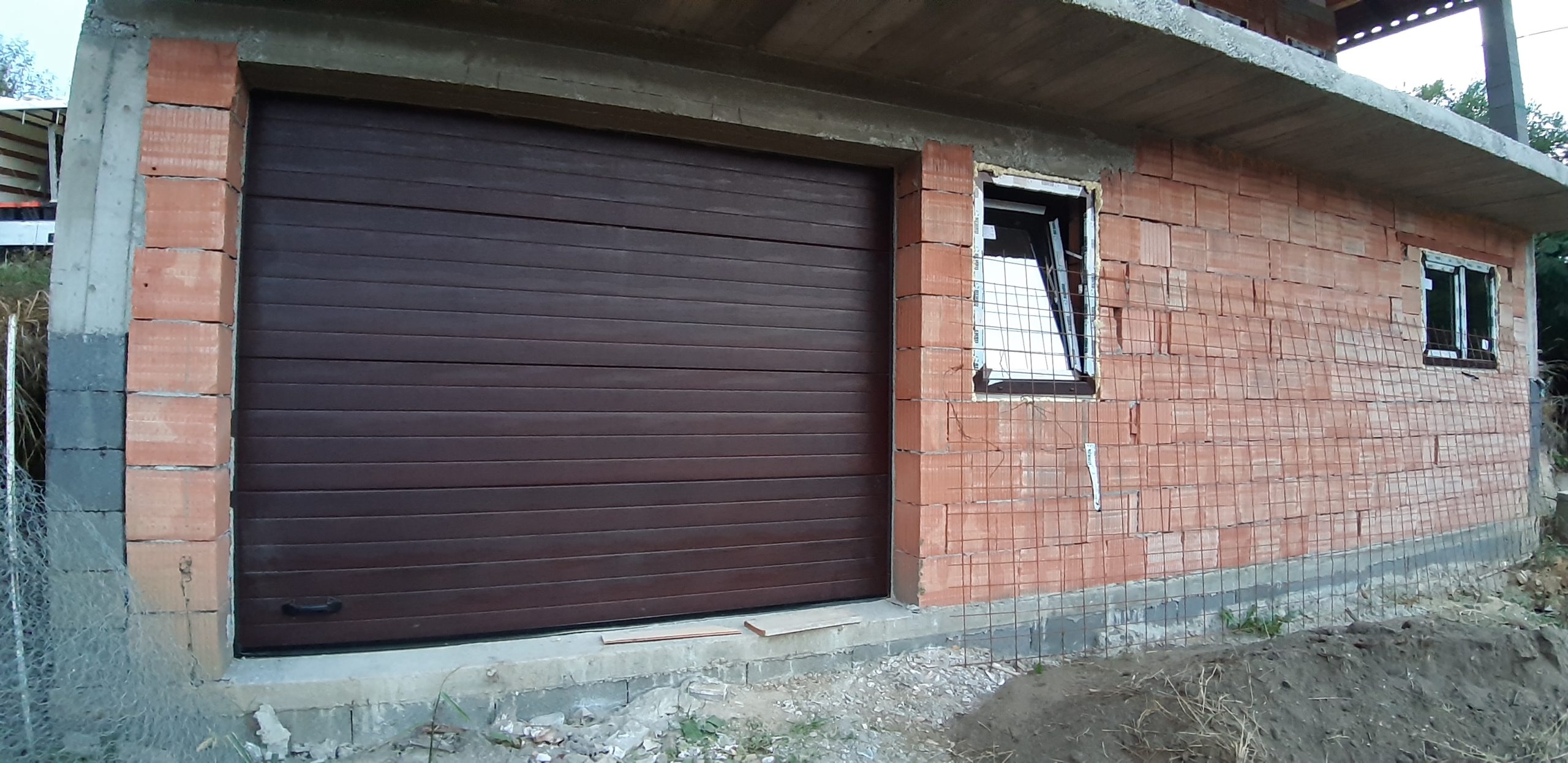 Usi De Garaj Sectionale WDG