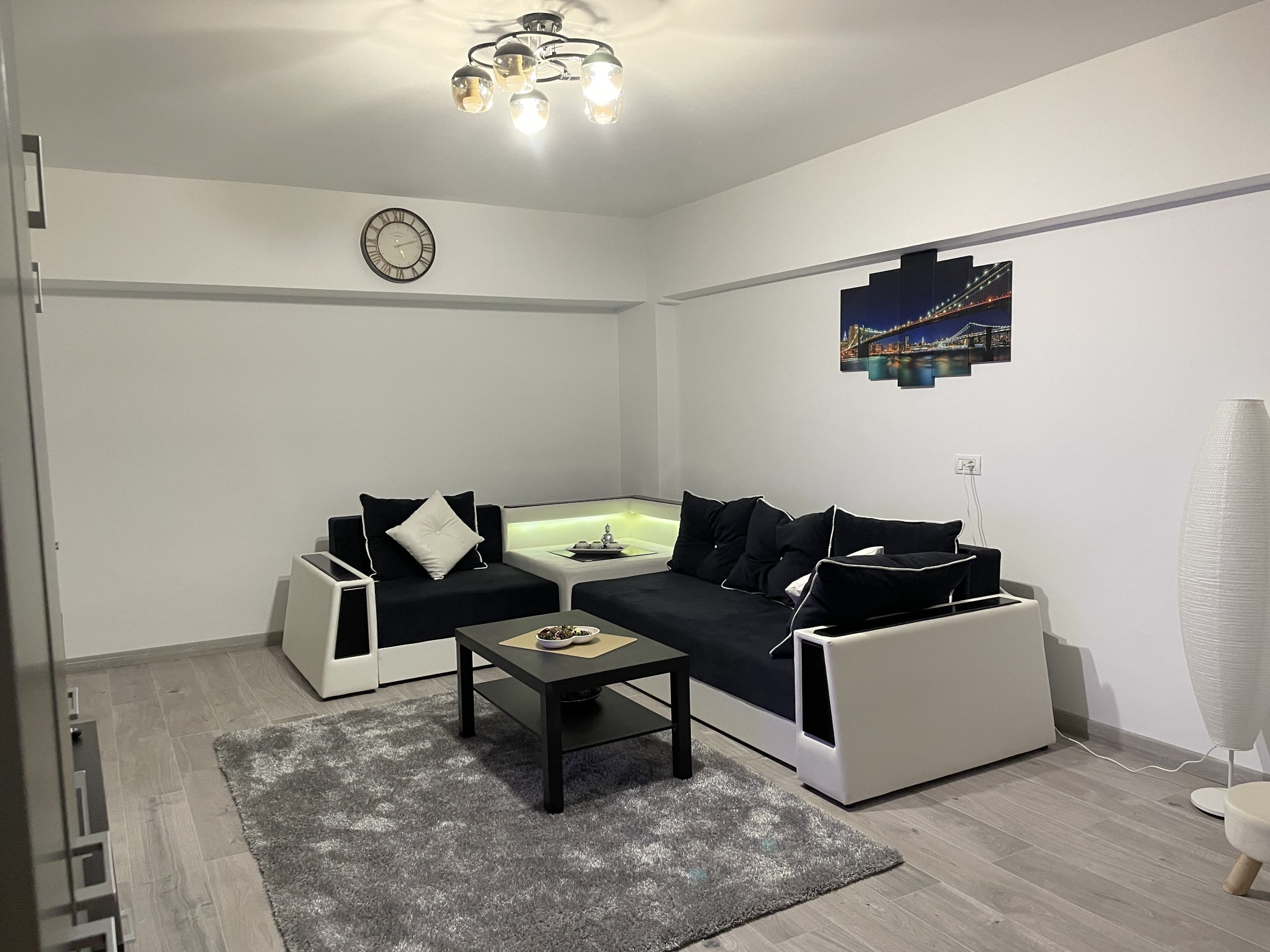Închiriez apartament 2 camere