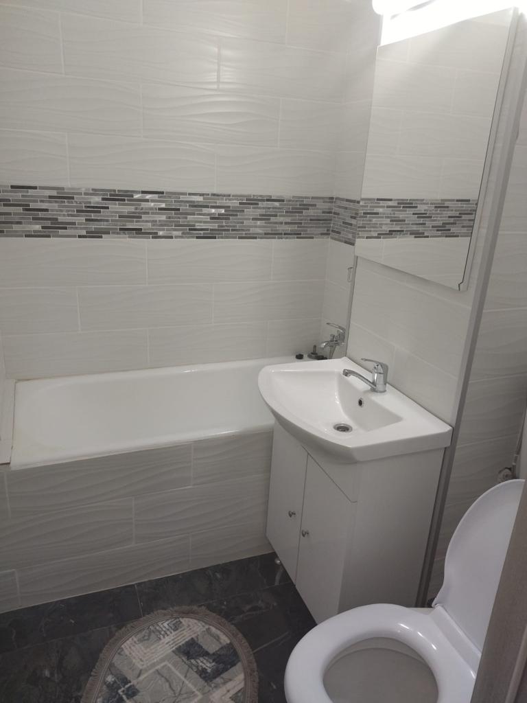 Apartament nou renovat,liber de inchiriat