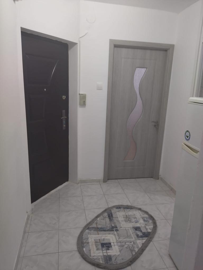 Apartament nou renovat,liber de inchiriat