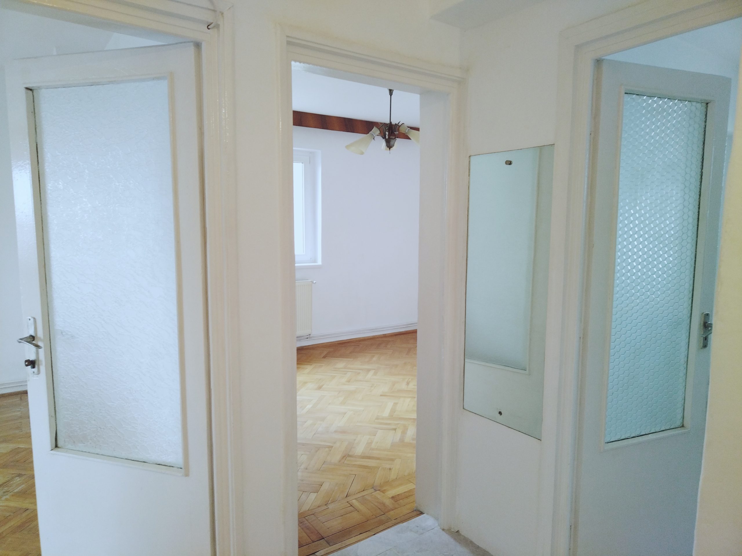 Apartament 3 camere central, decomandat