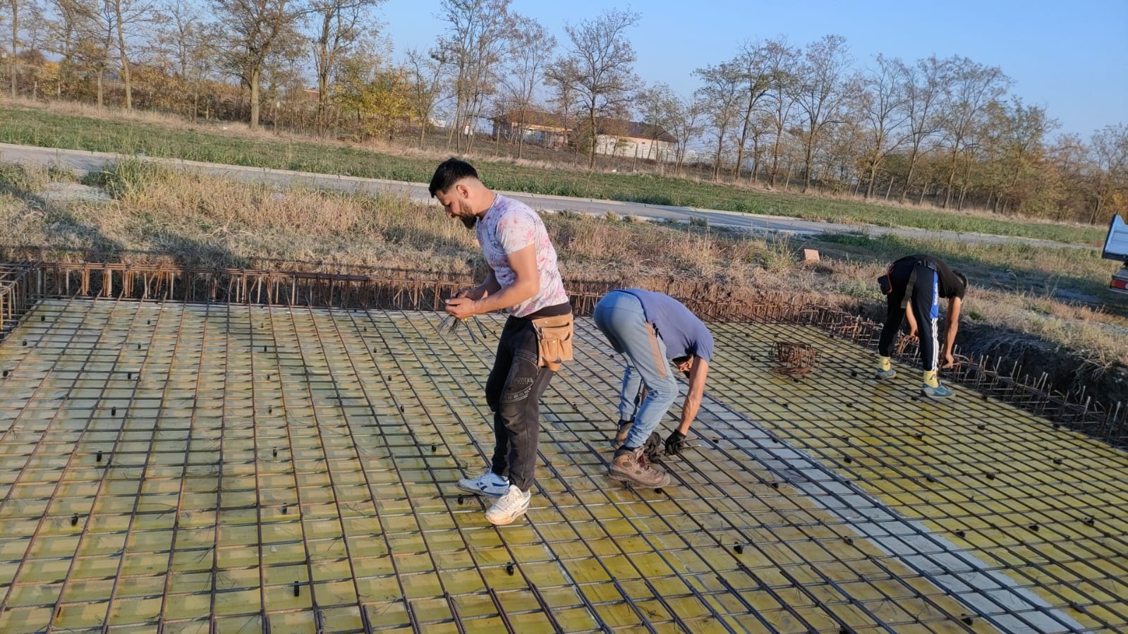 Firma de construcții cu experiența oferim servicii complete de la săpături la cheia in mâna !