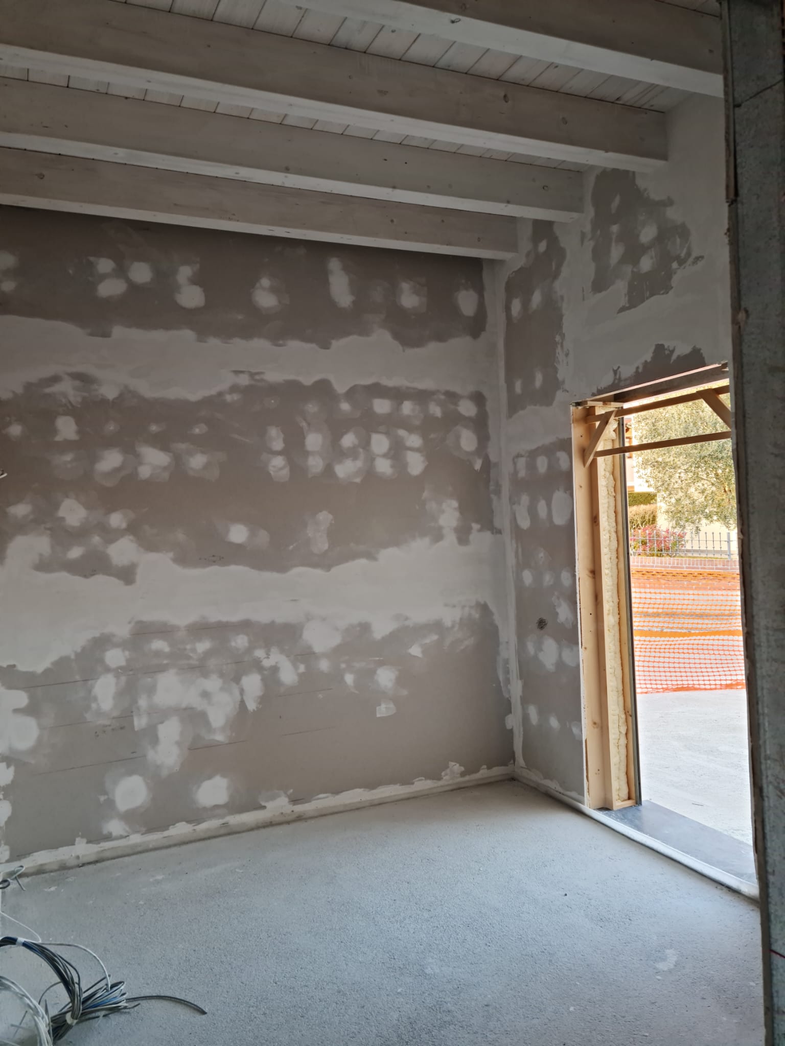 Firma de construcții cu experiența oferim servicii complete de la săpături la cheia in mâna !