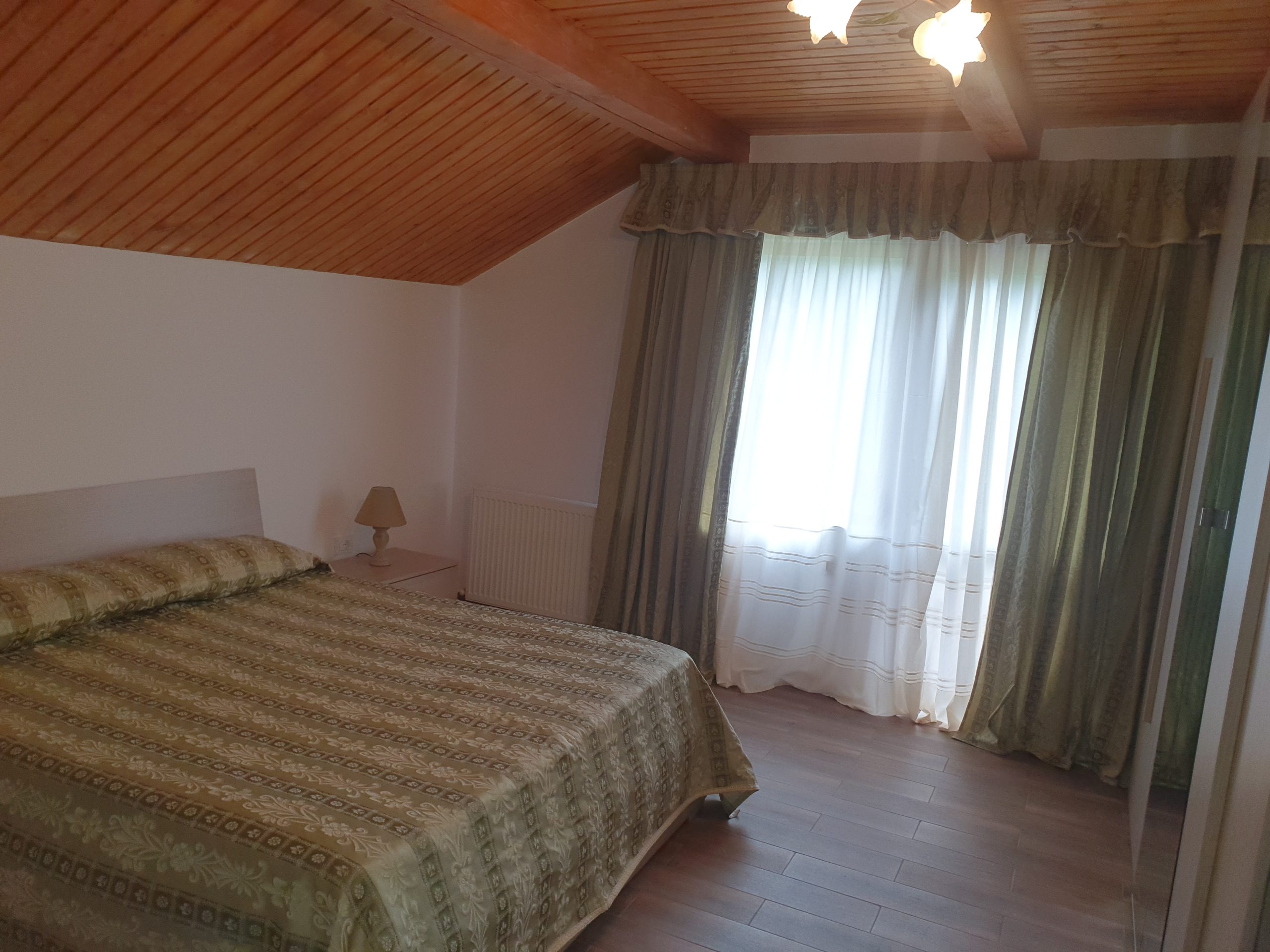 Inchiriez casa vacanta de sarbatorile de pasti