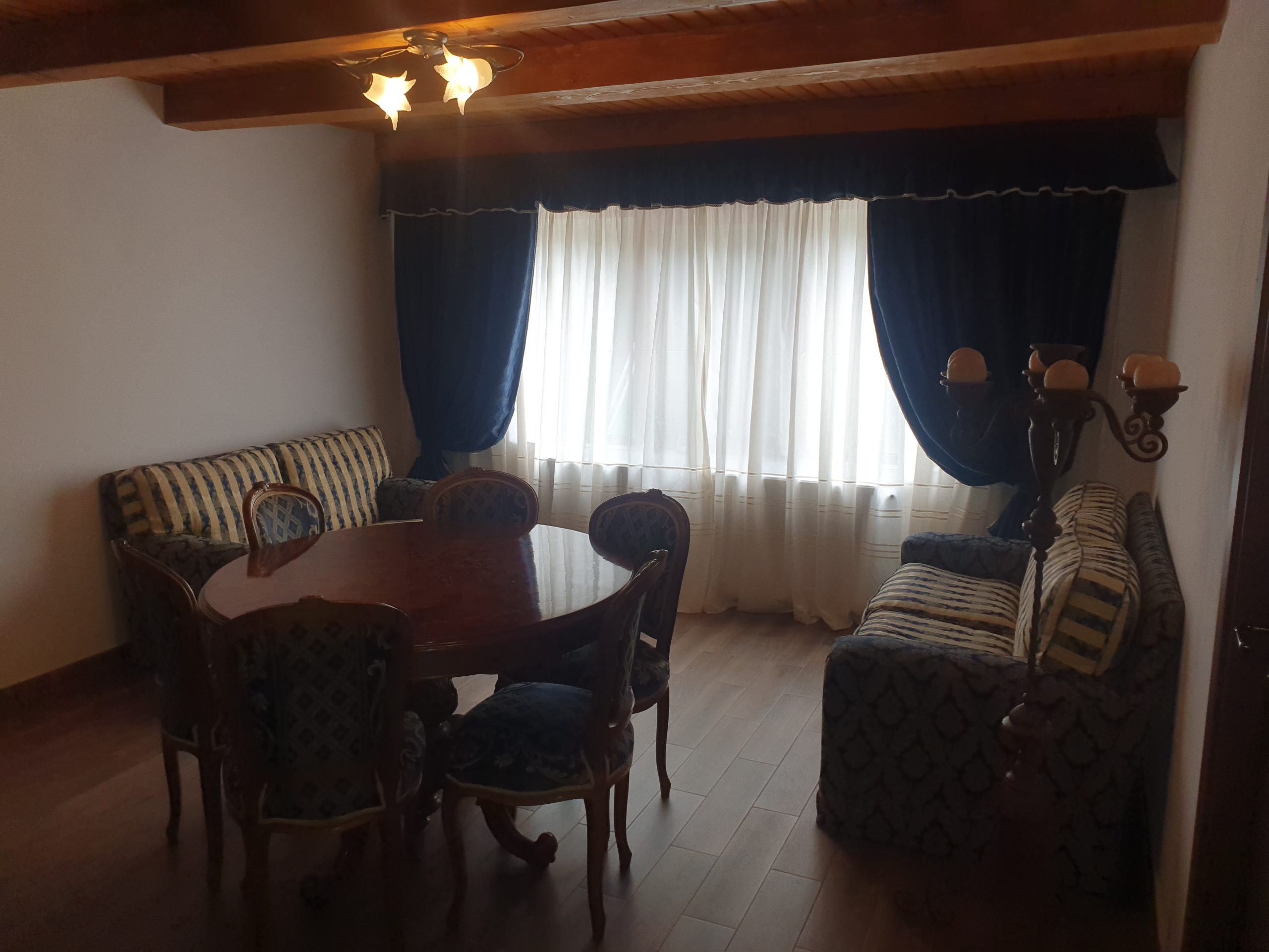Inchiriez casa de vacanta