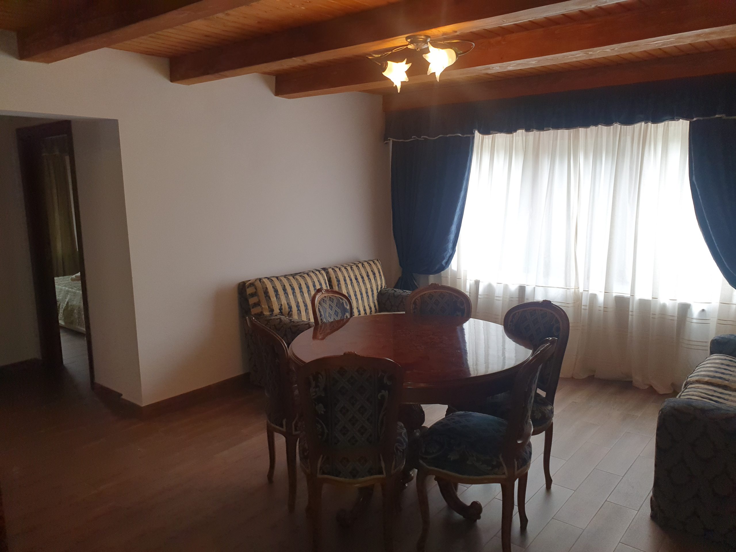 Inchiriez casa de vacanta