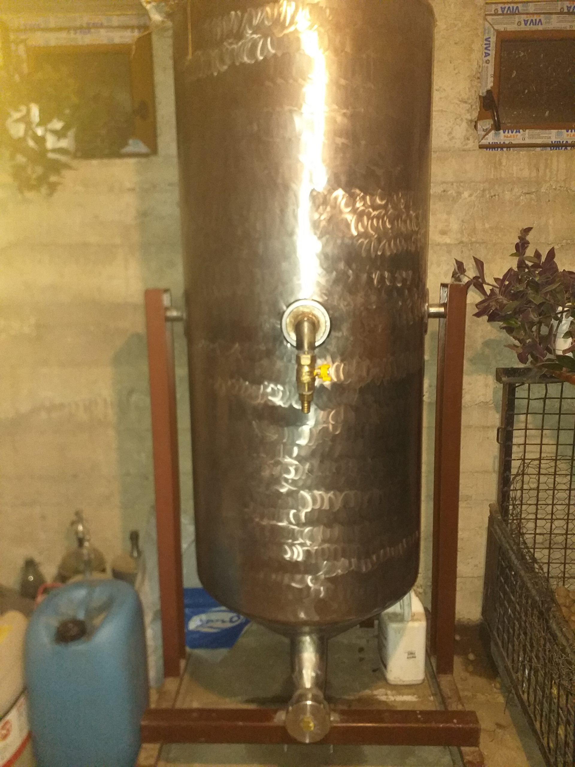 Vând rachiu (țuică) de prune…producție proprie – 50 de grade– 30 lei/ litru