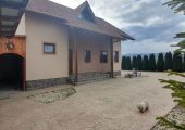 Casa modesta si frumoasa de vanzare Brasov