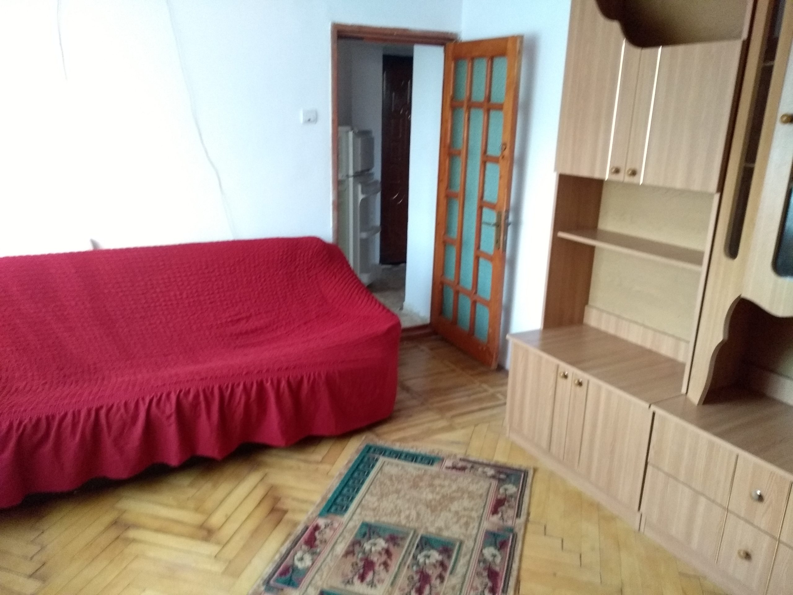 Alexandru Liceul Miron Costin apartament 2 camere decomandat 46 mp cu CT