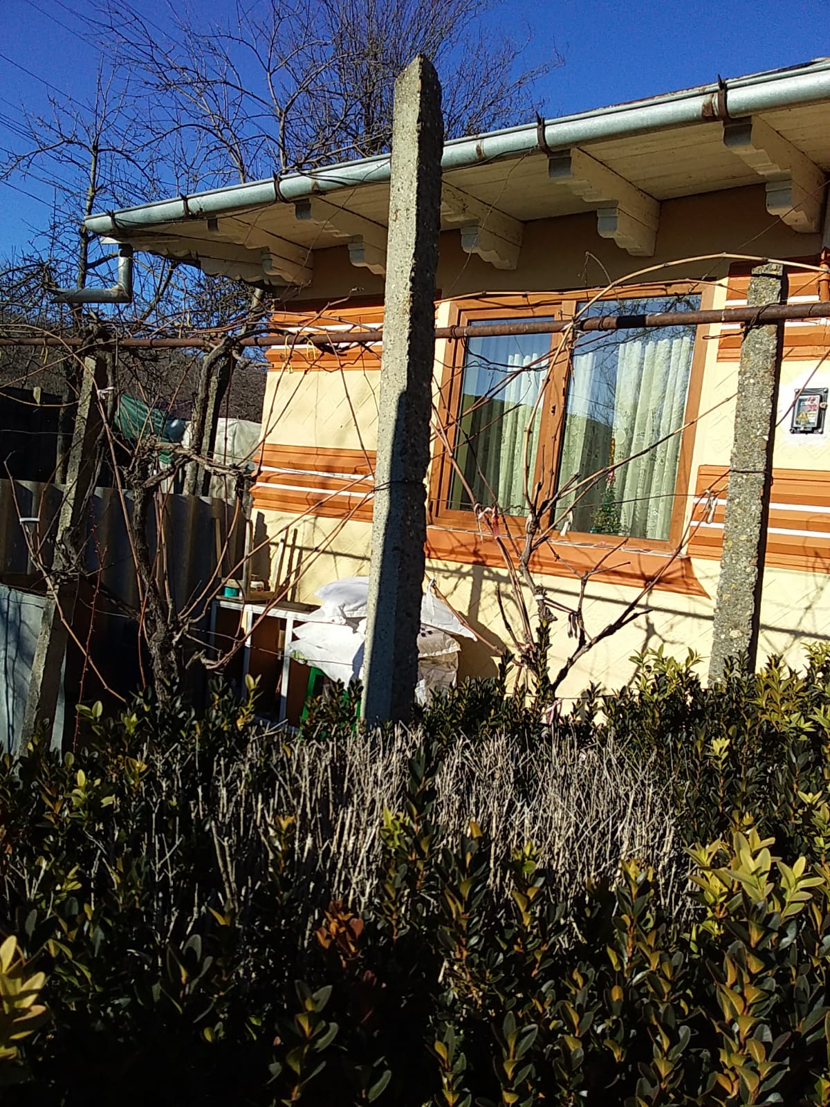 Vând casa Și teren arabil 2386mp