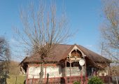 Vand casa batraneasca ( necesita renovare) + teren 2700 mp