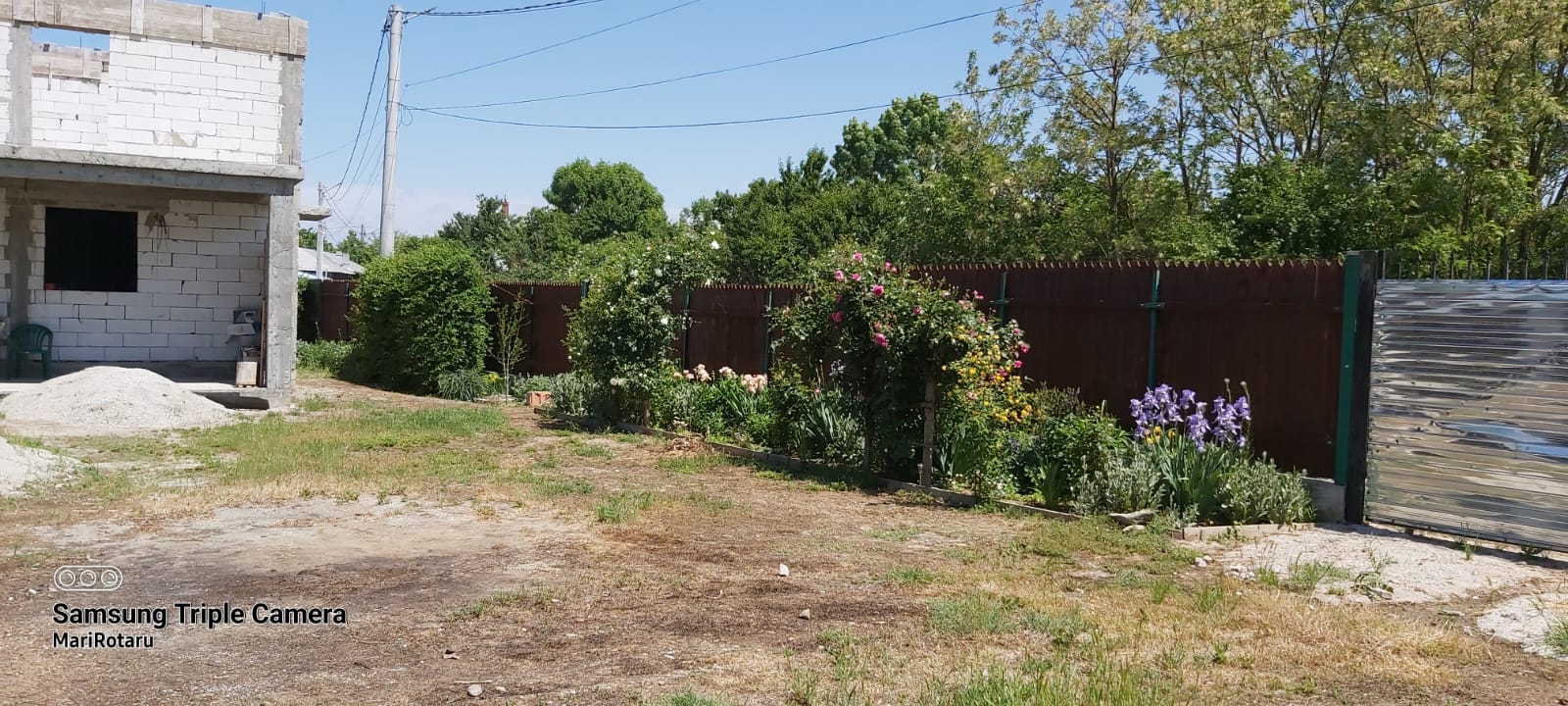 Casă de vânzare în apropiere de București în zona liniștită