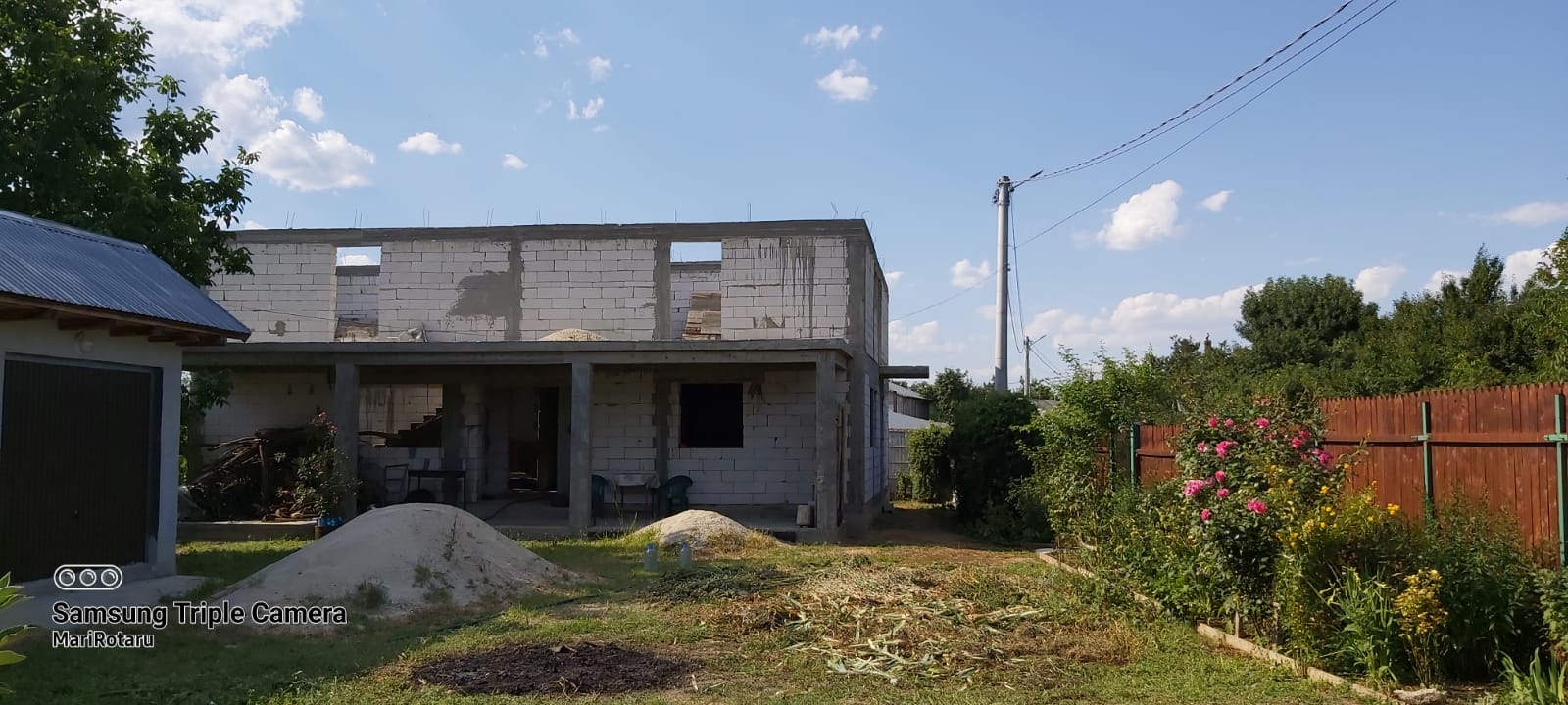 Casă de vânzare în apropiere de București în zona liniștită