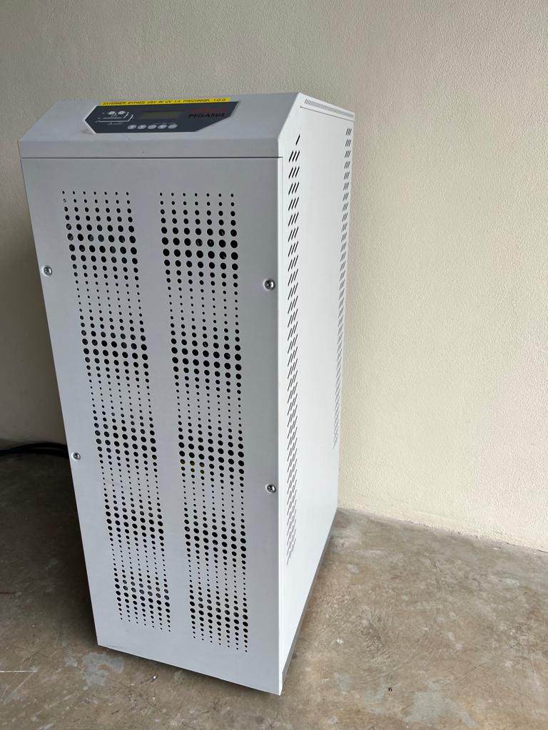 UPS Effekta Pegasus trifazat 10kWA 8Kw