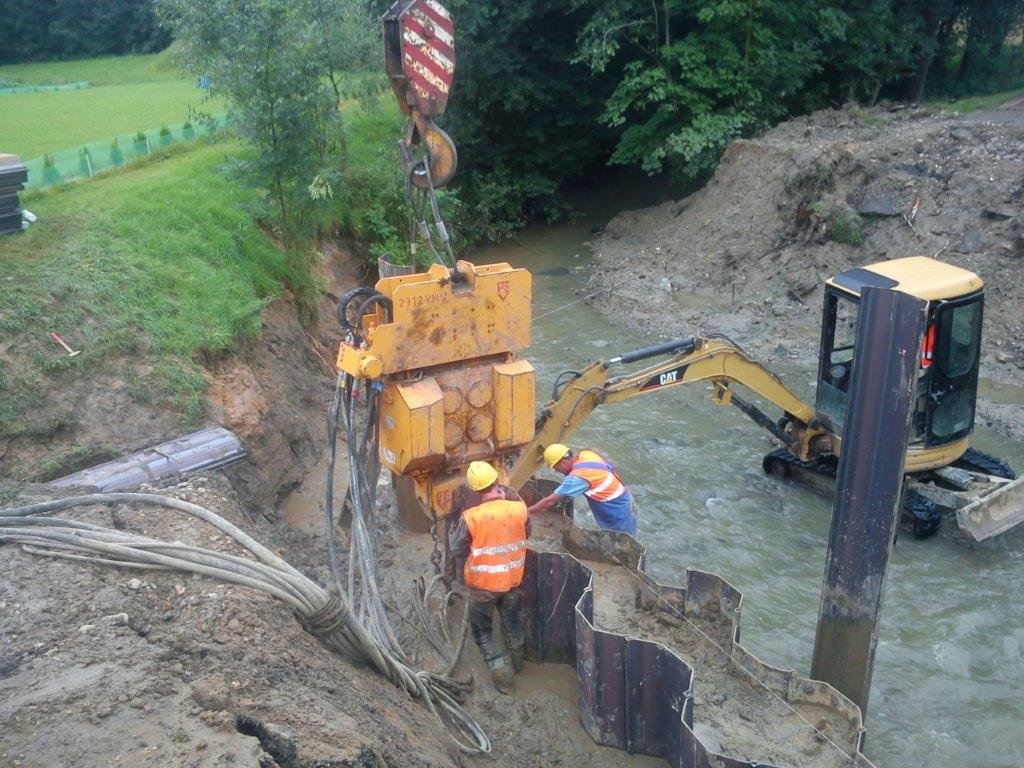 Used vibro hammer PVE 2312 VM to work on a crane or piling rig