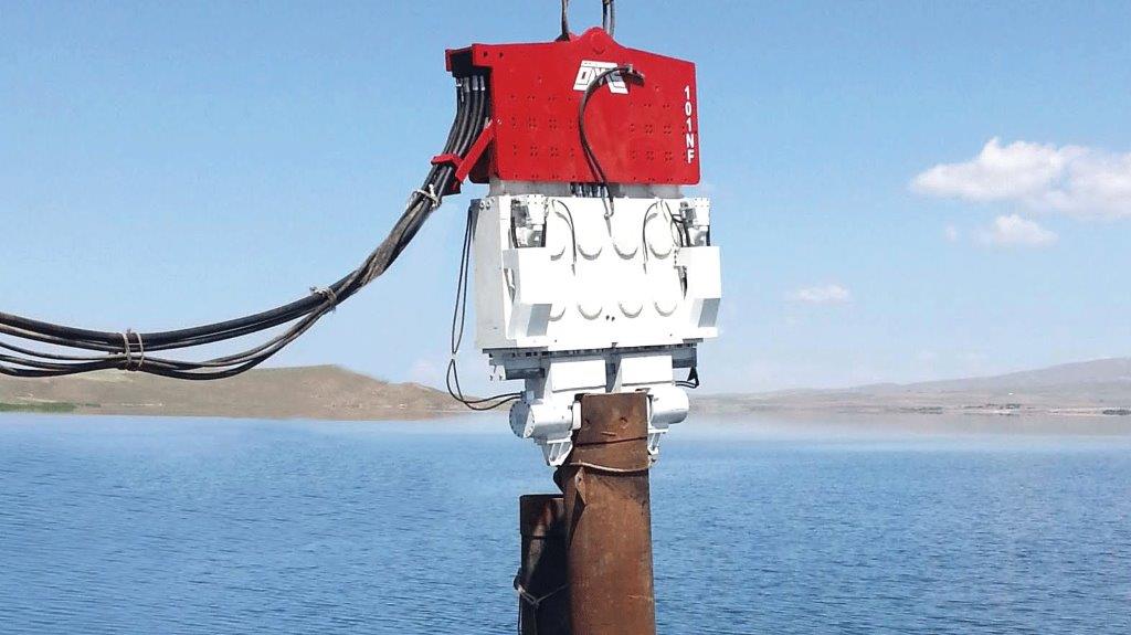 Vibro hammer SVR 101 NF to work on a crane or piling rig