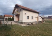 Casa modesta si frumoasa de vanzare Brasov