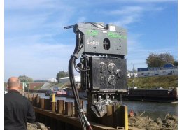 Used vibro hammer ICE 20 RFW to work on a crane or piling rig