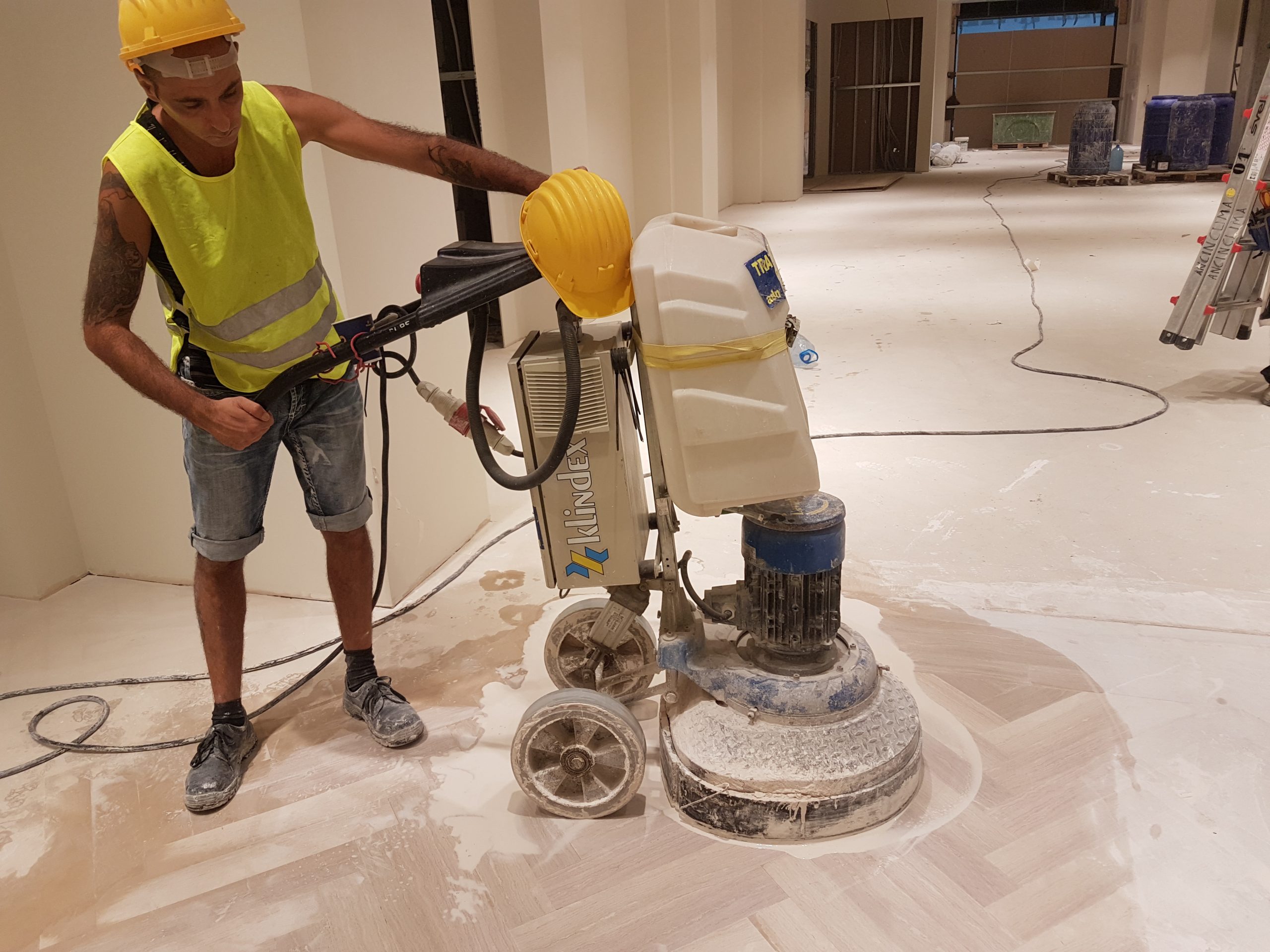Șlefuitor pardoseli beton, marmura și mozaic