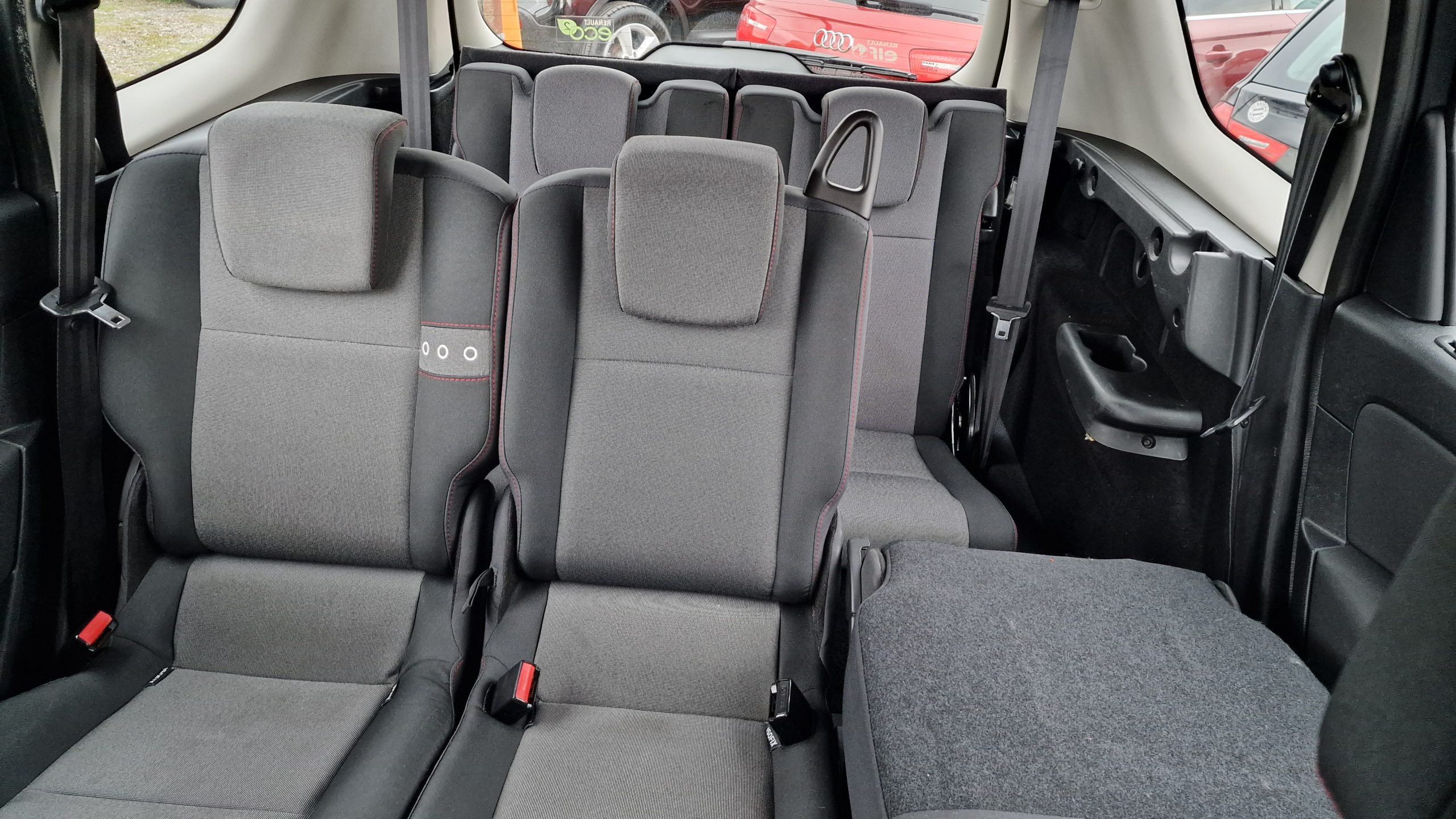 Vând Renault Grand Scenic 1.5 Diesel 7 locuri ,110 CP-6 VITEZE