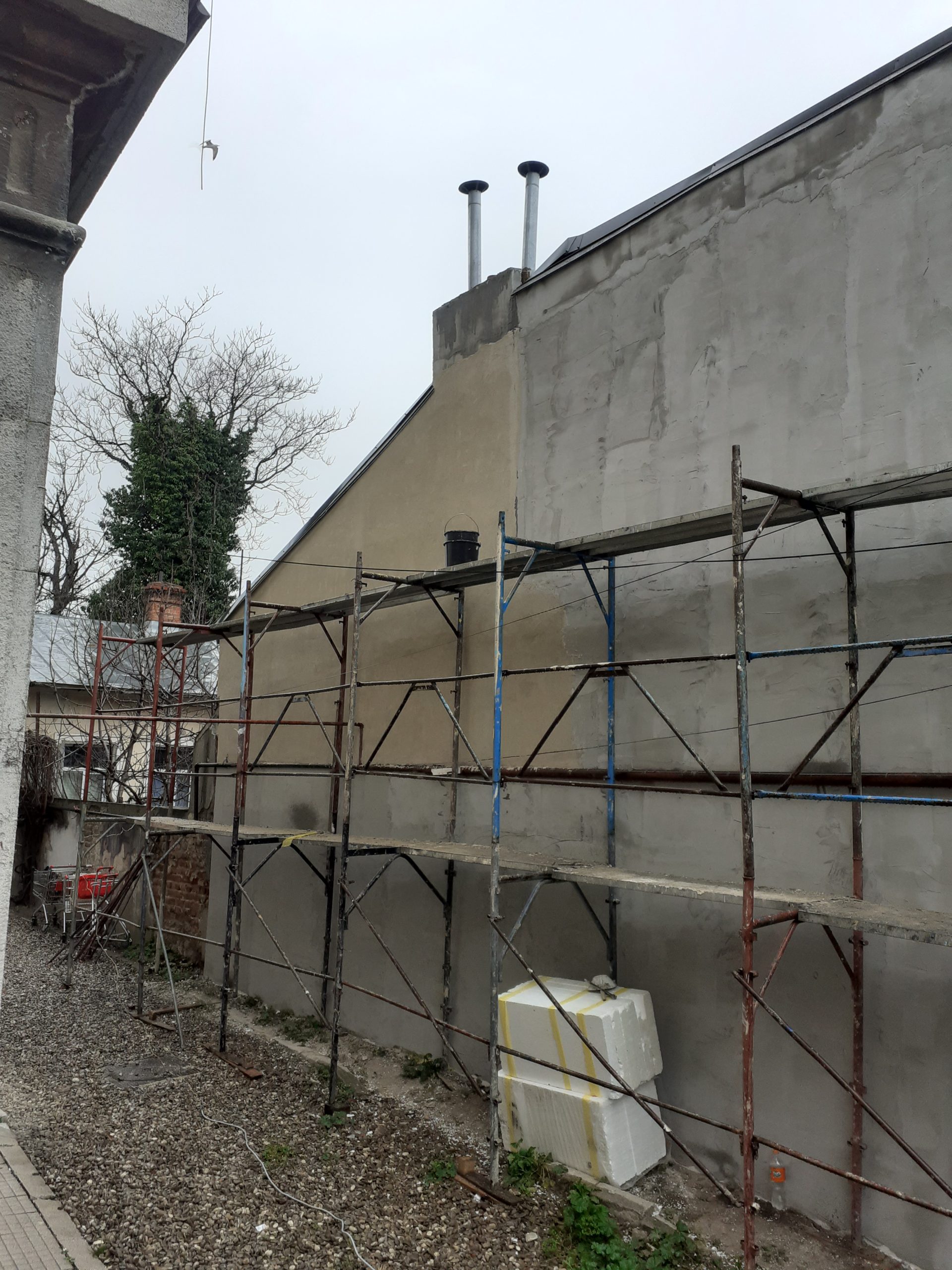 Echipă placări case vile fațade