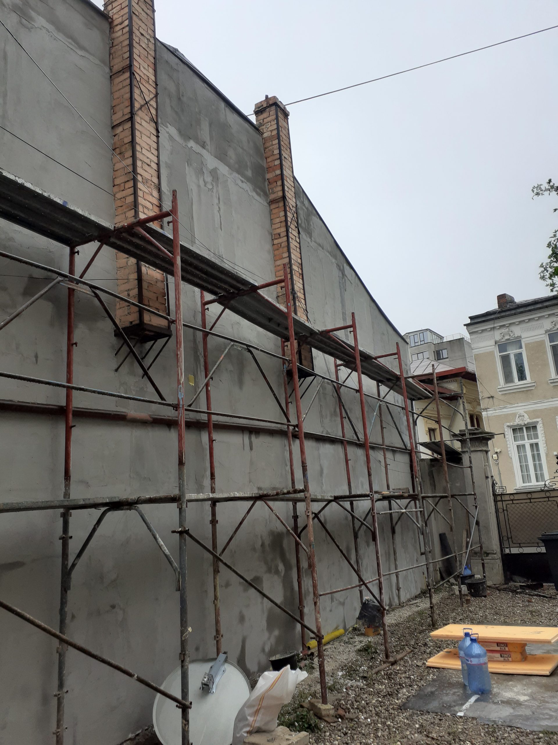 Echipă placări case vile fațade