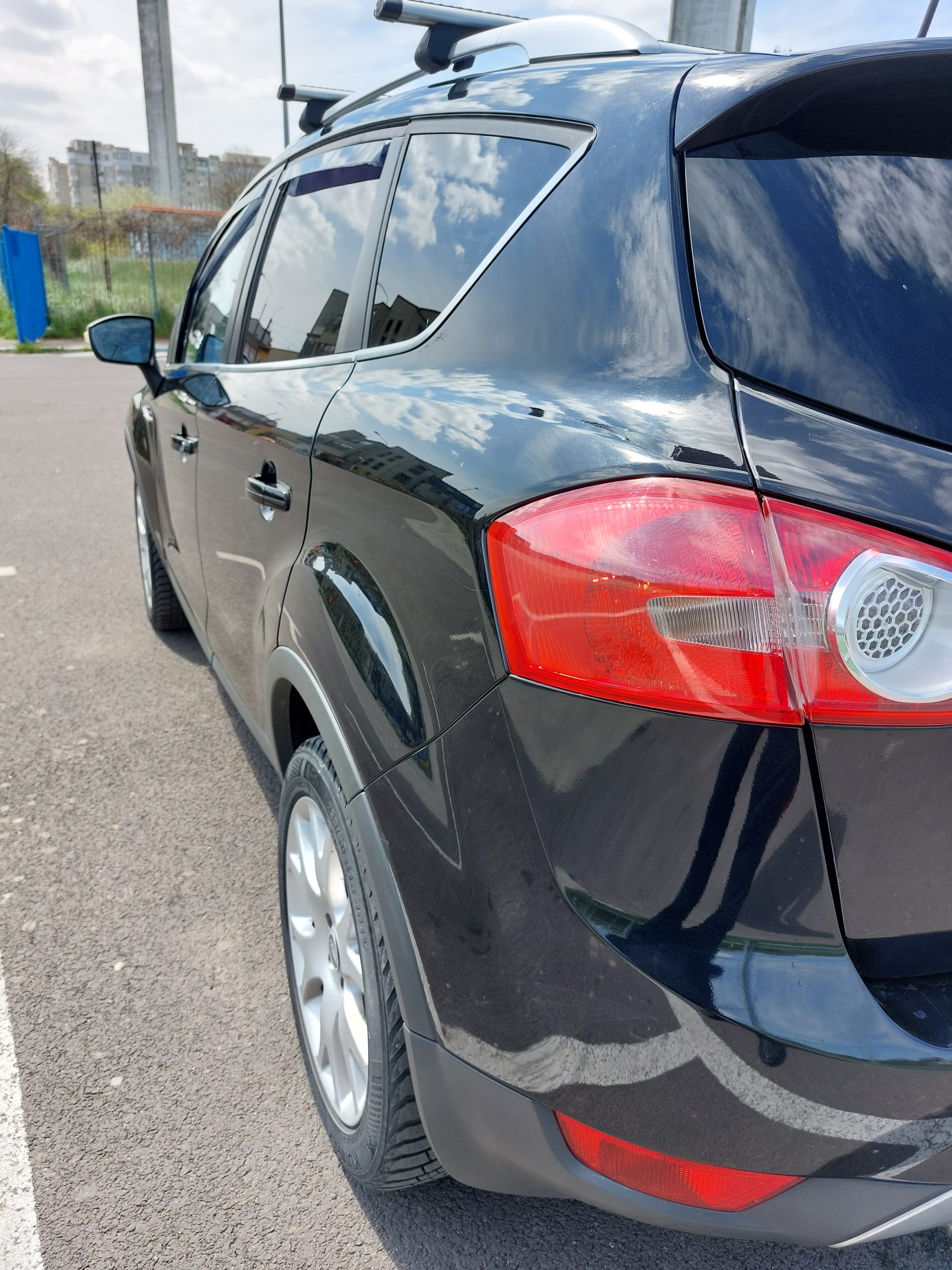 Ford kuga 2008 Decembrie Diesel, 2.0. Navigație cu cameră pe marșarier. Dublă climatizare. perfe.