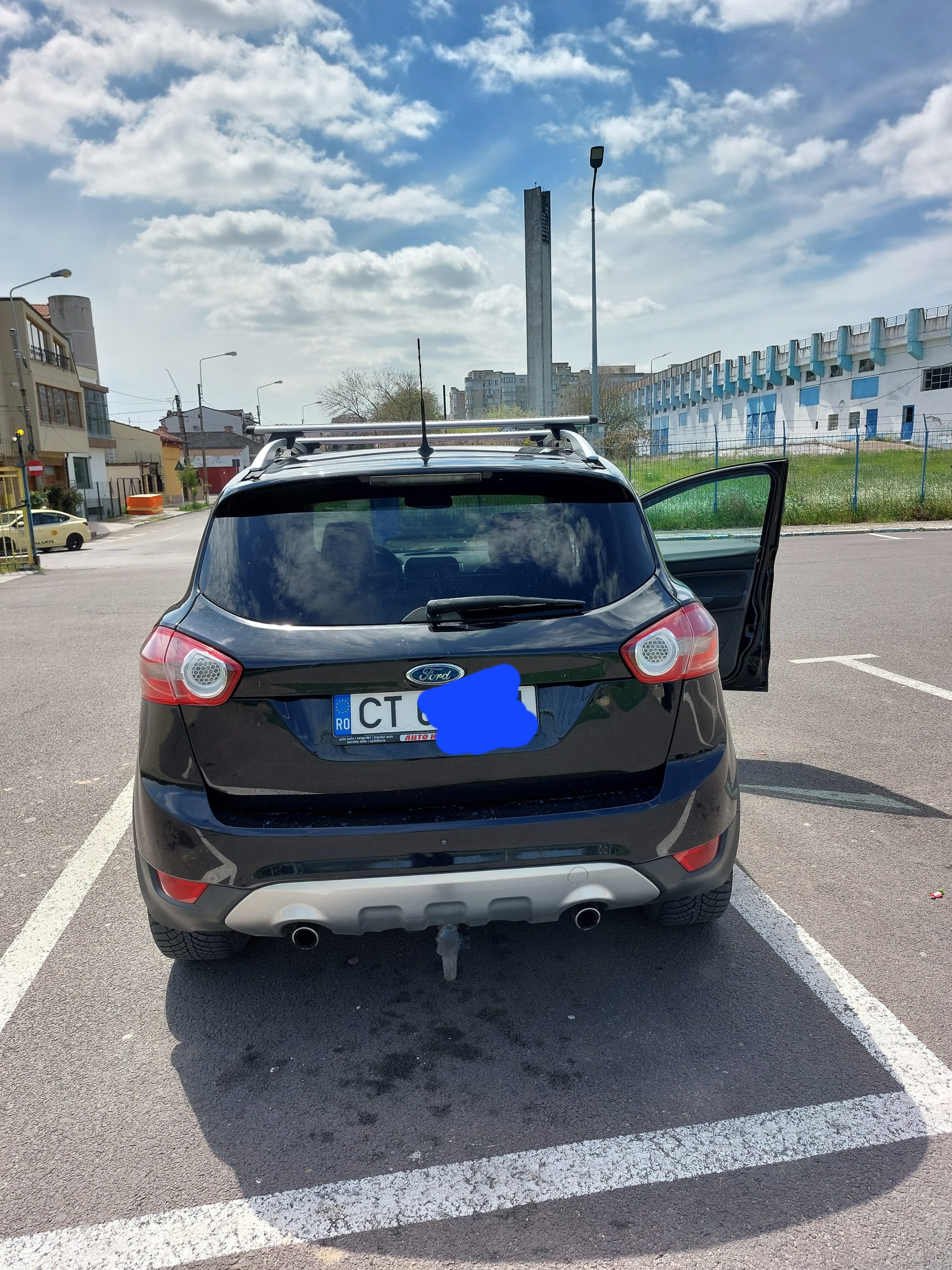 Ford kuga 2008 Decembrie Diesel, 2.0. Navigație cu cameră pe marșarier. Dublă climatizare. perfe.