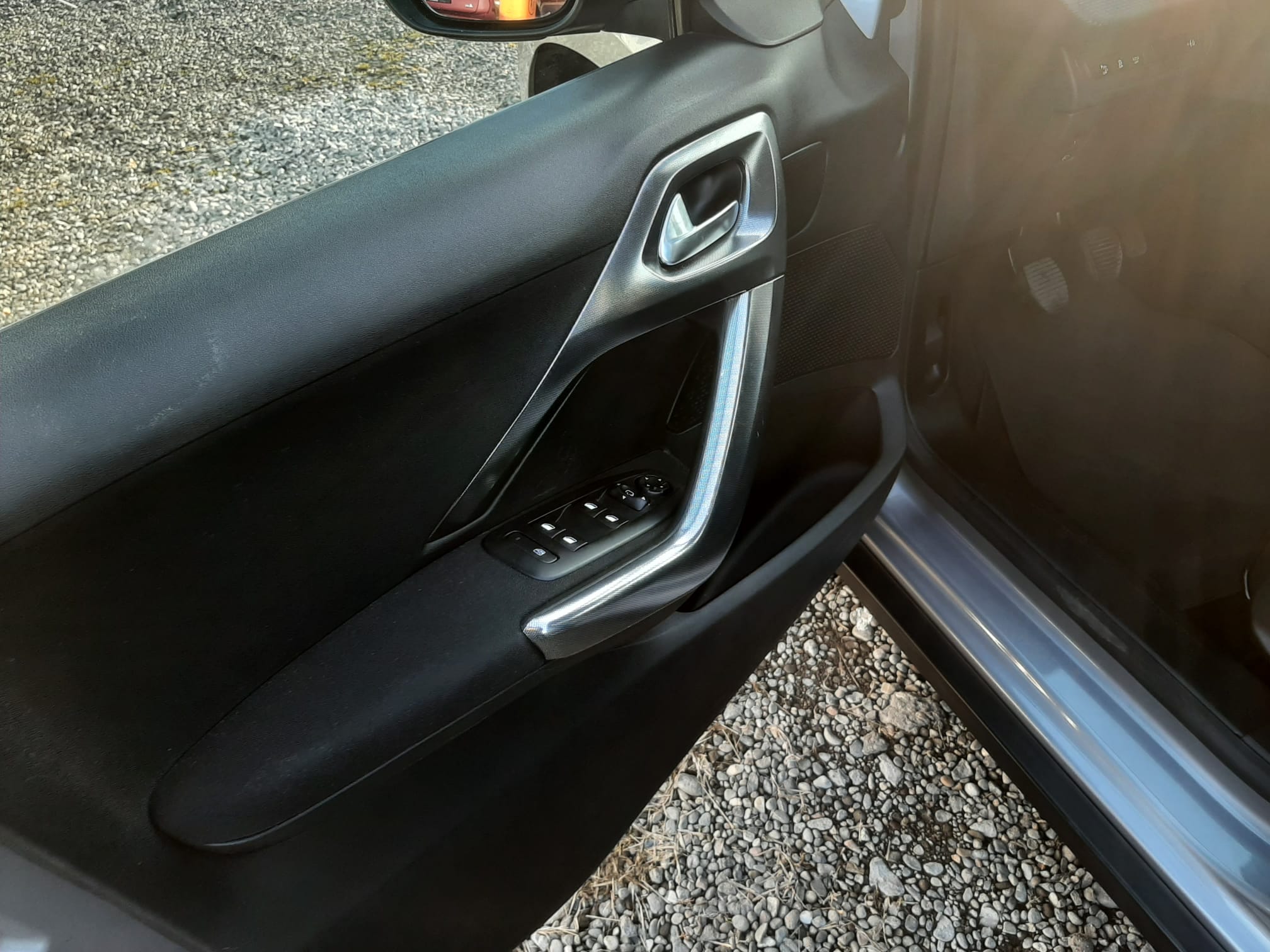 martie 2023 Vând PEUGEOT SUV 2008 ,AN FAB.2014 1.6HDI 8 890 €