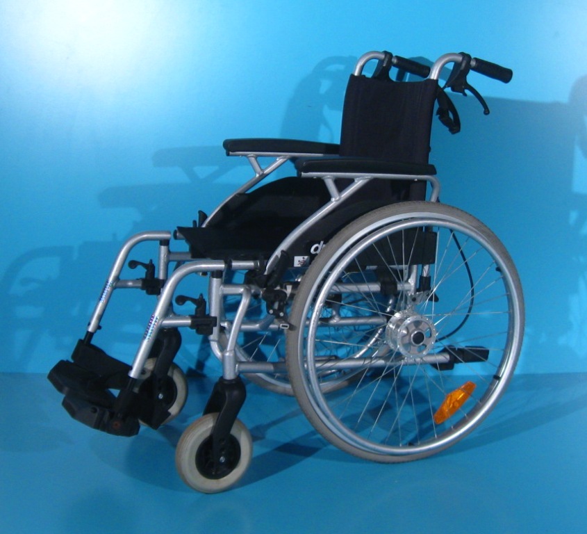 Scaun cu rotile handicap din aluminiu Drive latime sezut 42 cm
