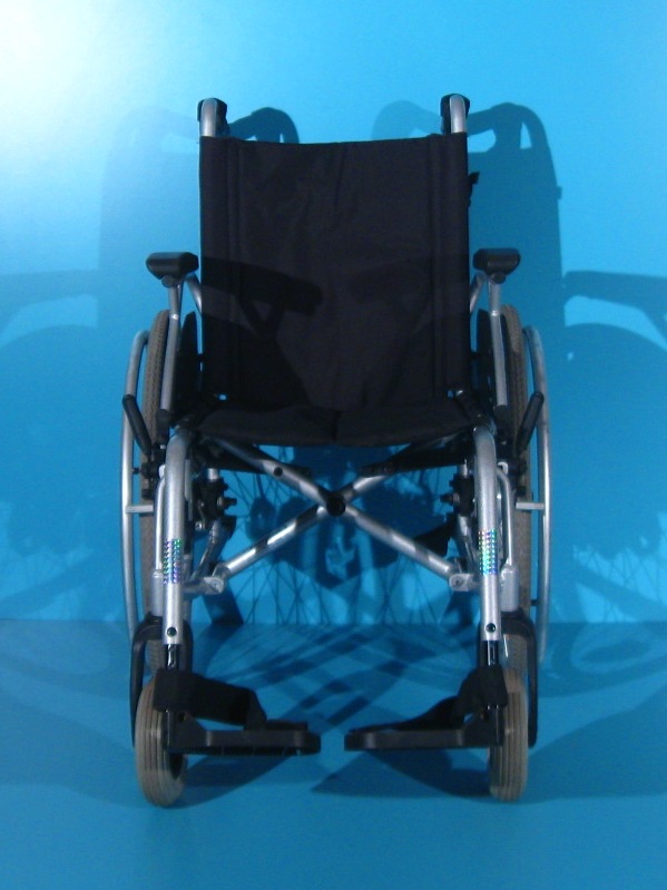 Scaun cu rotile handicap din aluminiu Drive latime sezut 42 cm