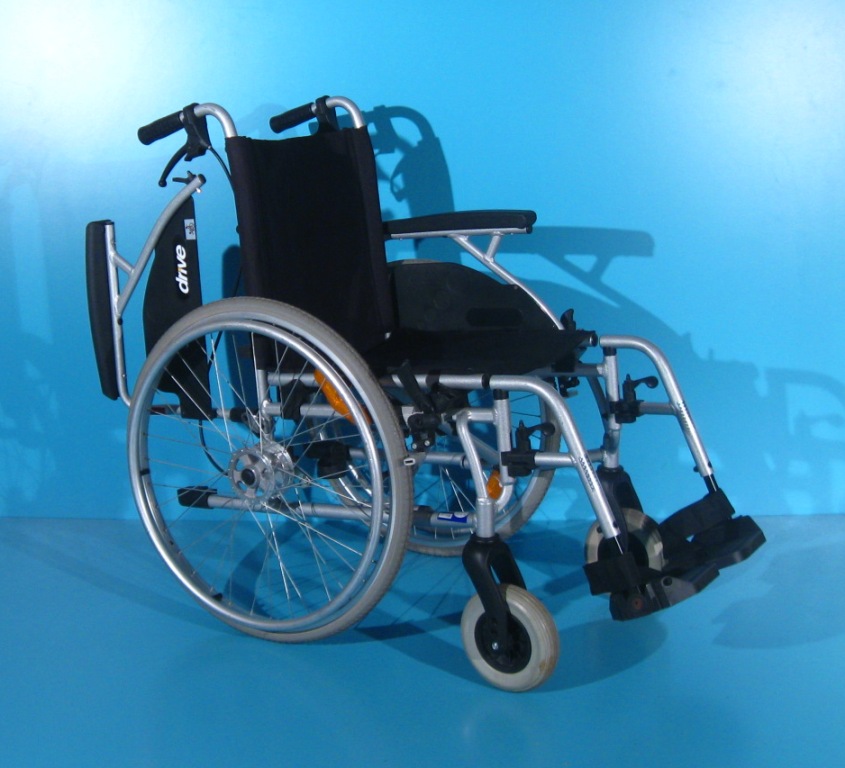 Scaun cu rotile handicap din aluminiu Drive latime sezut 42 cm
