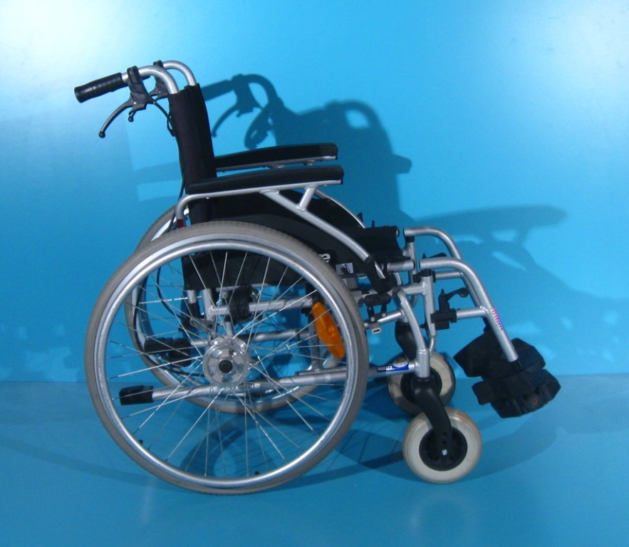 Scaun cu rotile handicap din aluminiu Drive latime sezut 42 cm