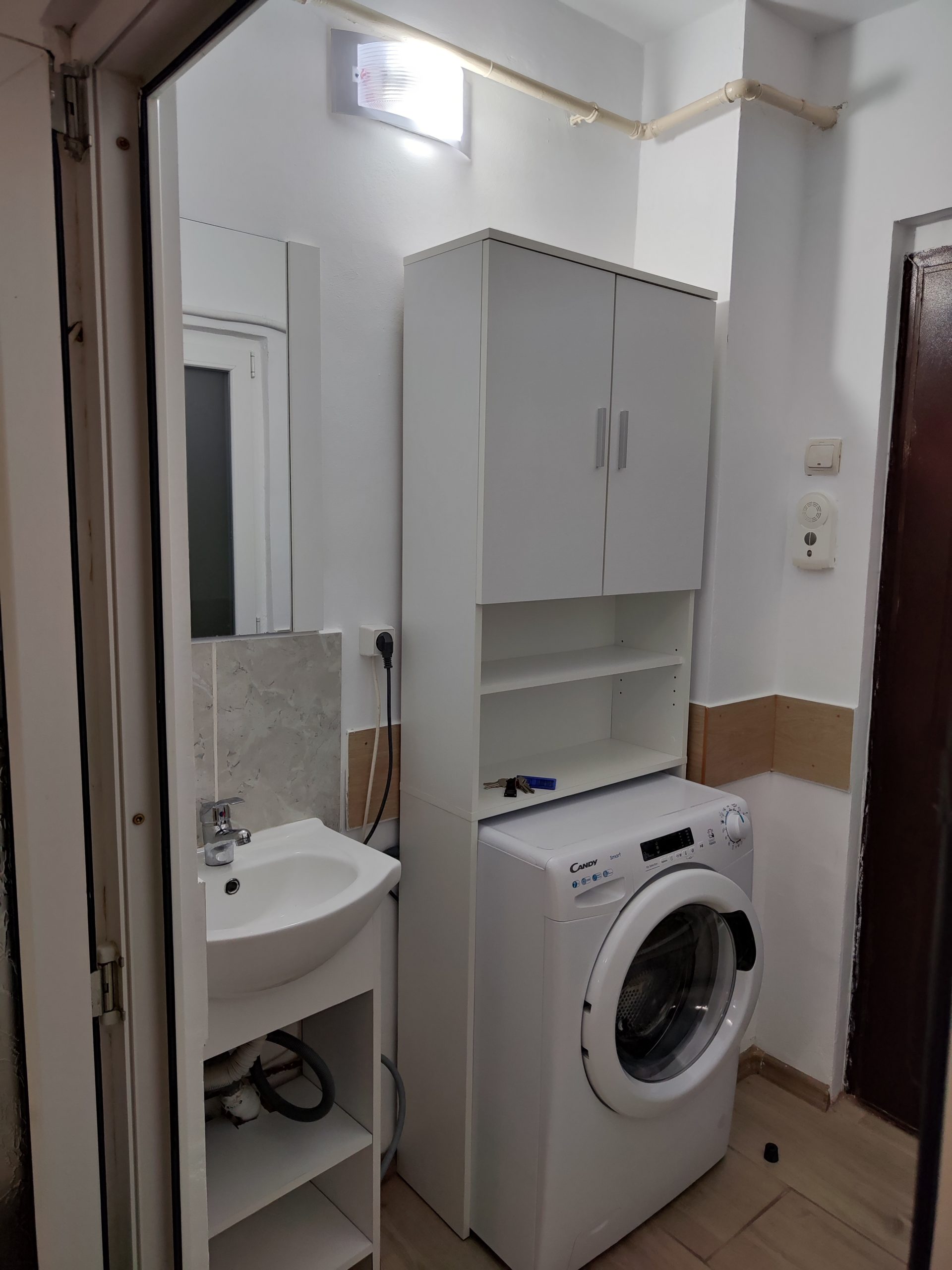 închiriez garsonieră