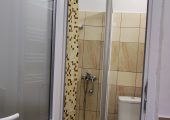 închiriez garsonieră
