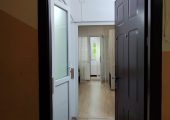 închiriez garsonieră