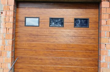 usa-garaj-izolata-cu-geamuri