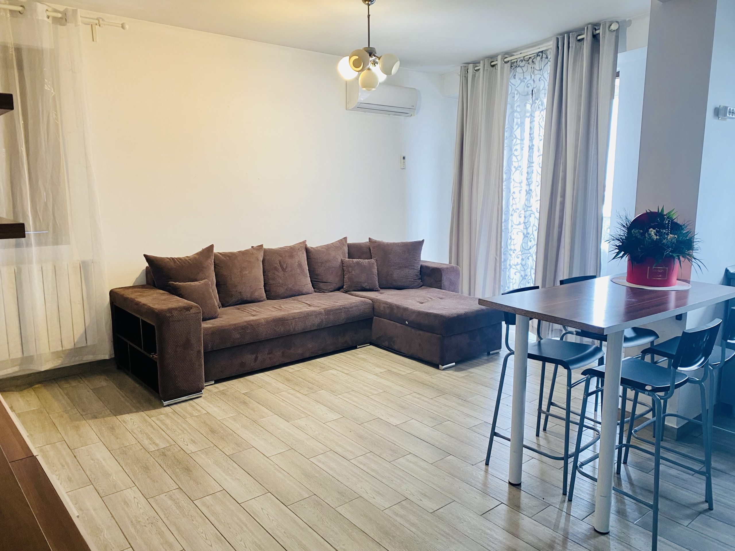 apartament de 3 camere de inchiriat