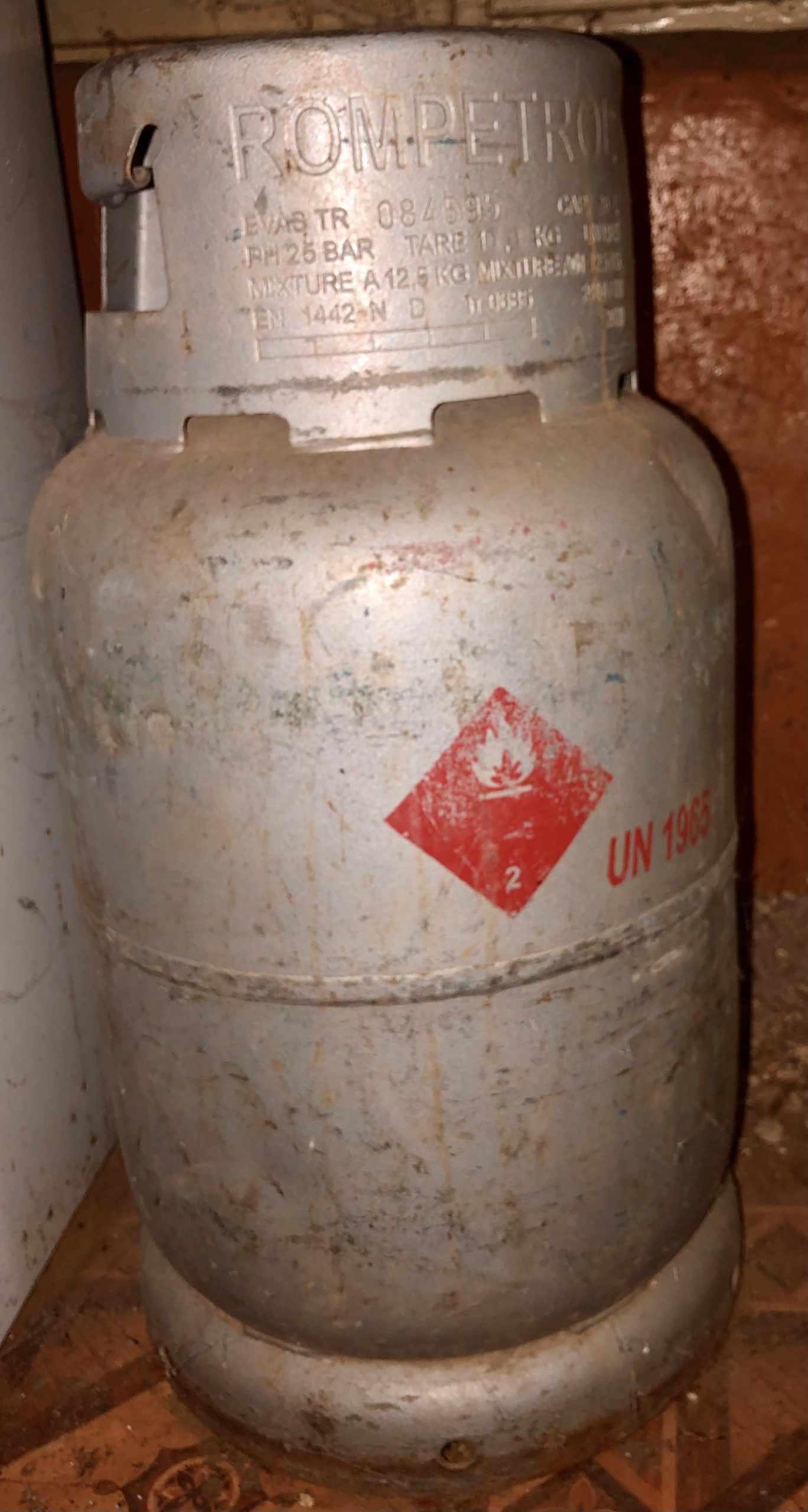 Aragaz marca Modern cu 4 ochiuri cu cuptor + butelie gas
