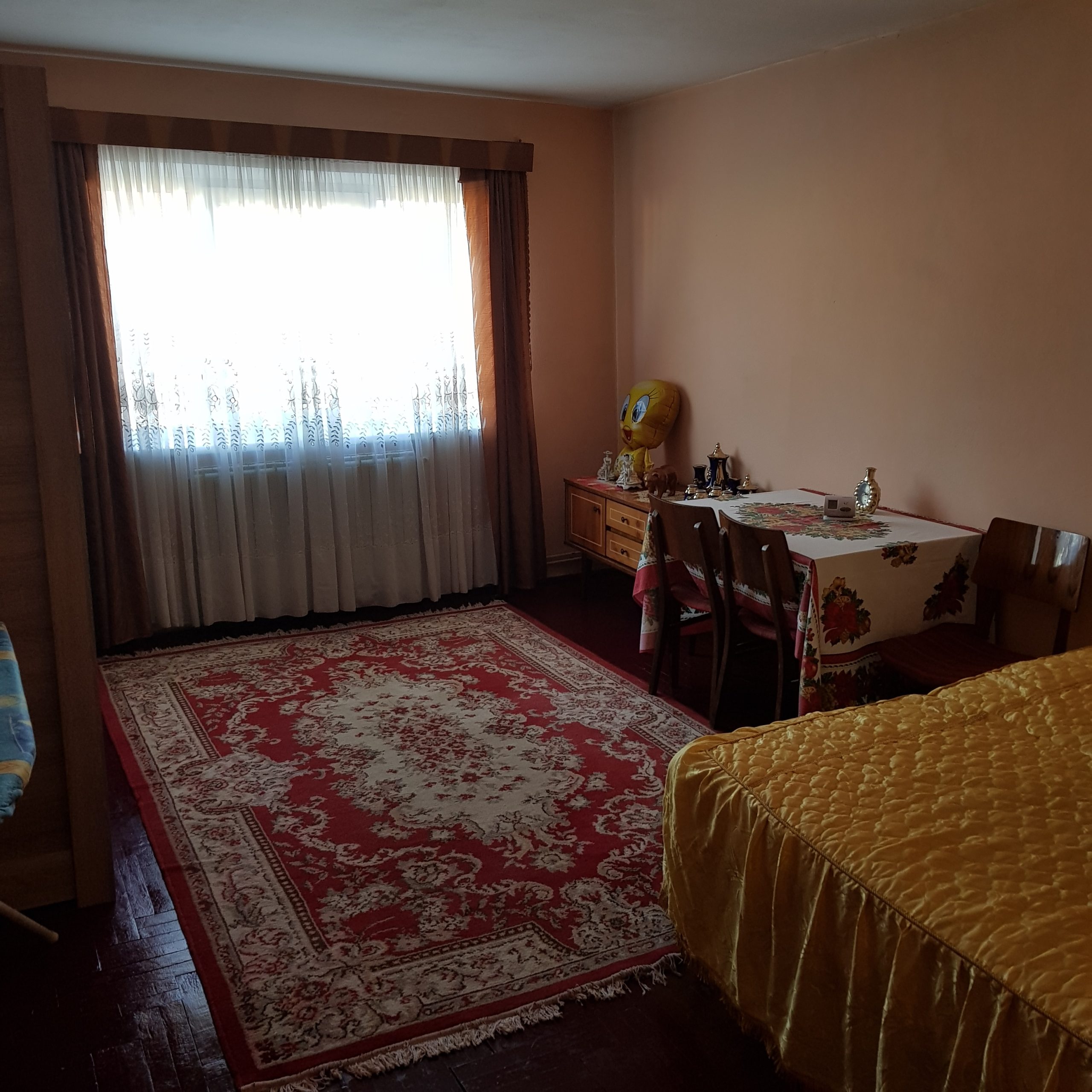 Închiriez apartament
